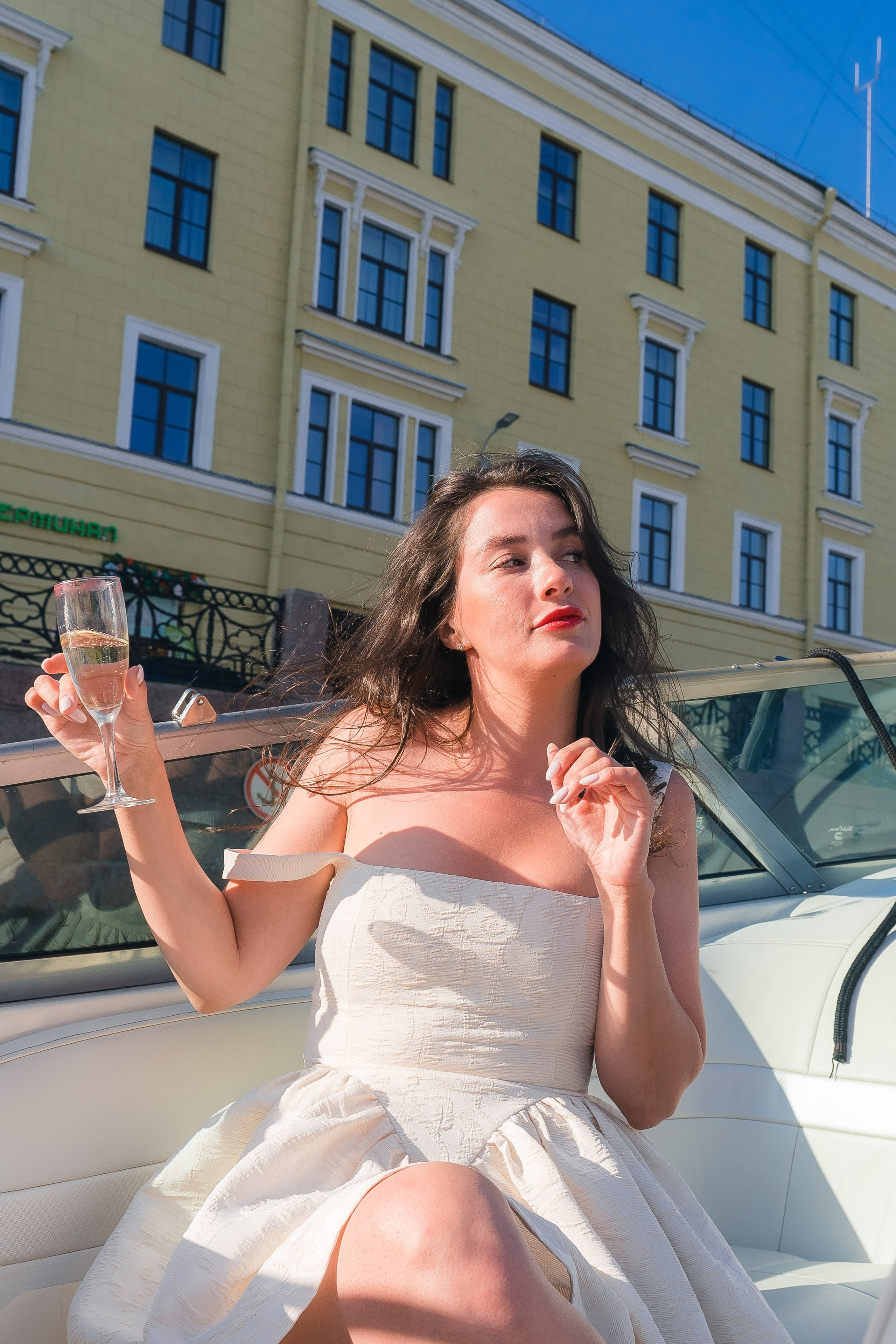 Фотосъемка девичника, встреча девушек, веселые женские портреты