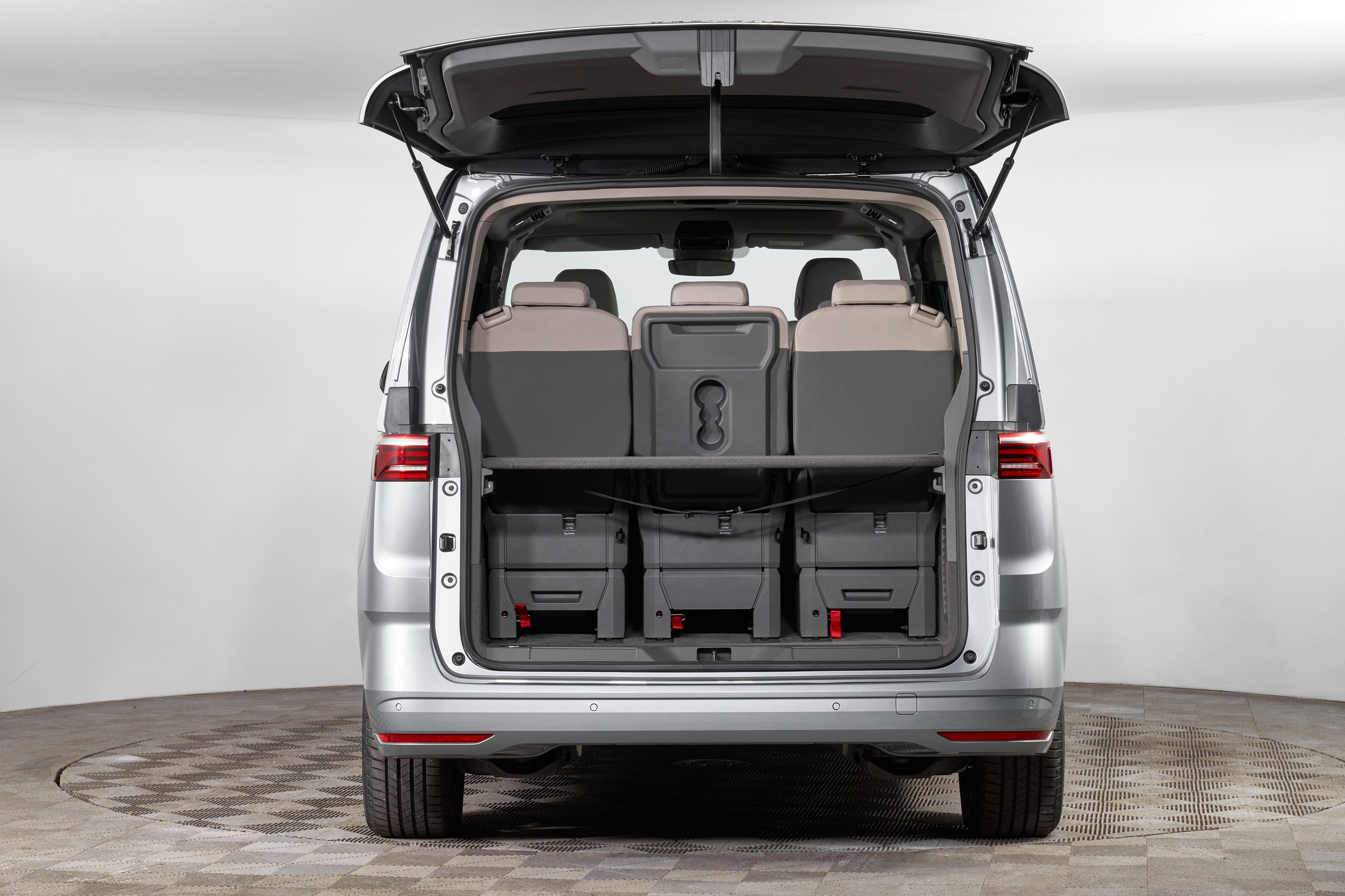 Multivan. Фотограф Николай Прокофьев модельные тесты в Москве