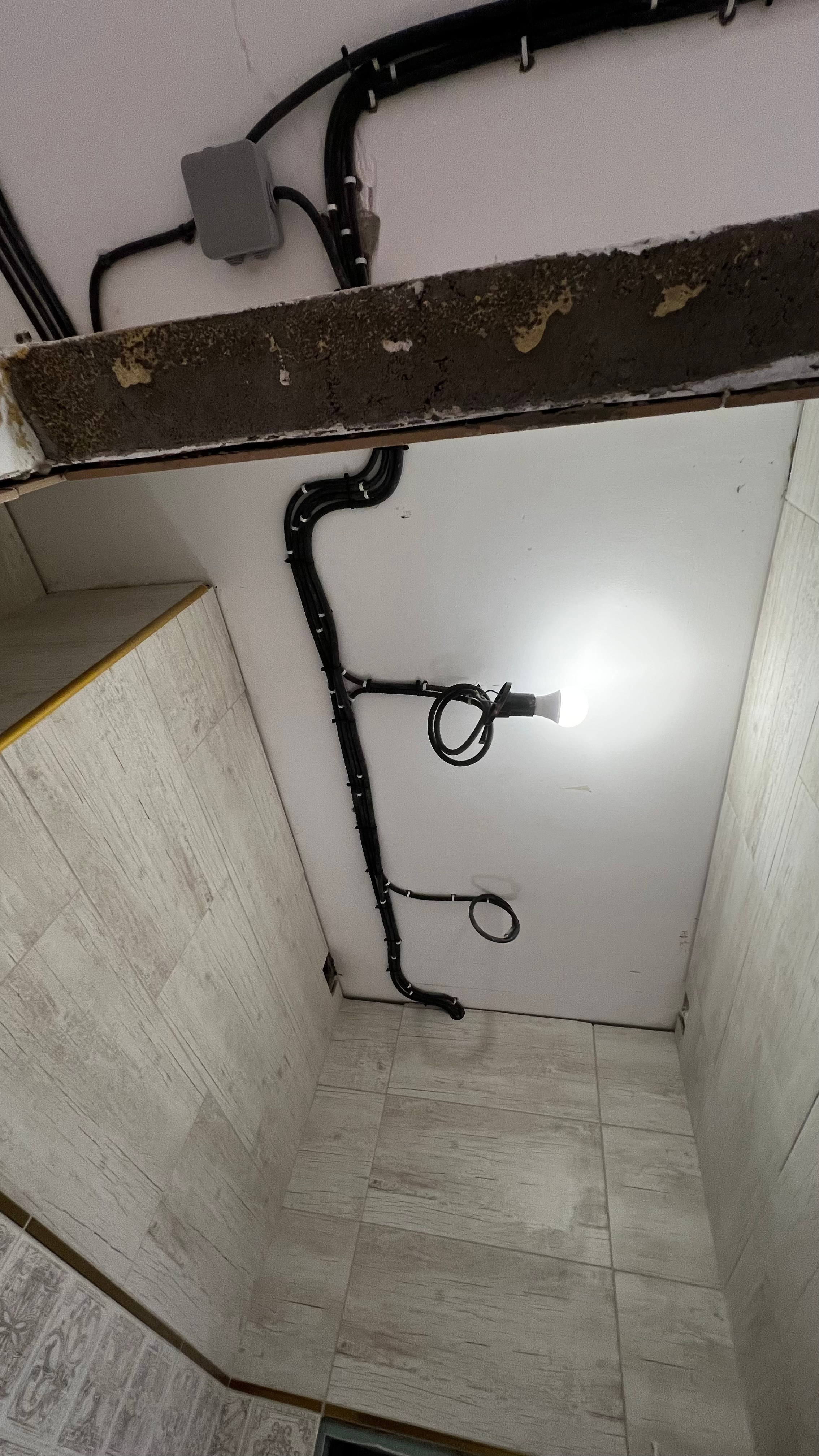 Профессиональные электромонтажные работы в двухкомнатной квартире во Всеволожске. IlluminaSPB — Ваш надежный партнёр в мире электричества