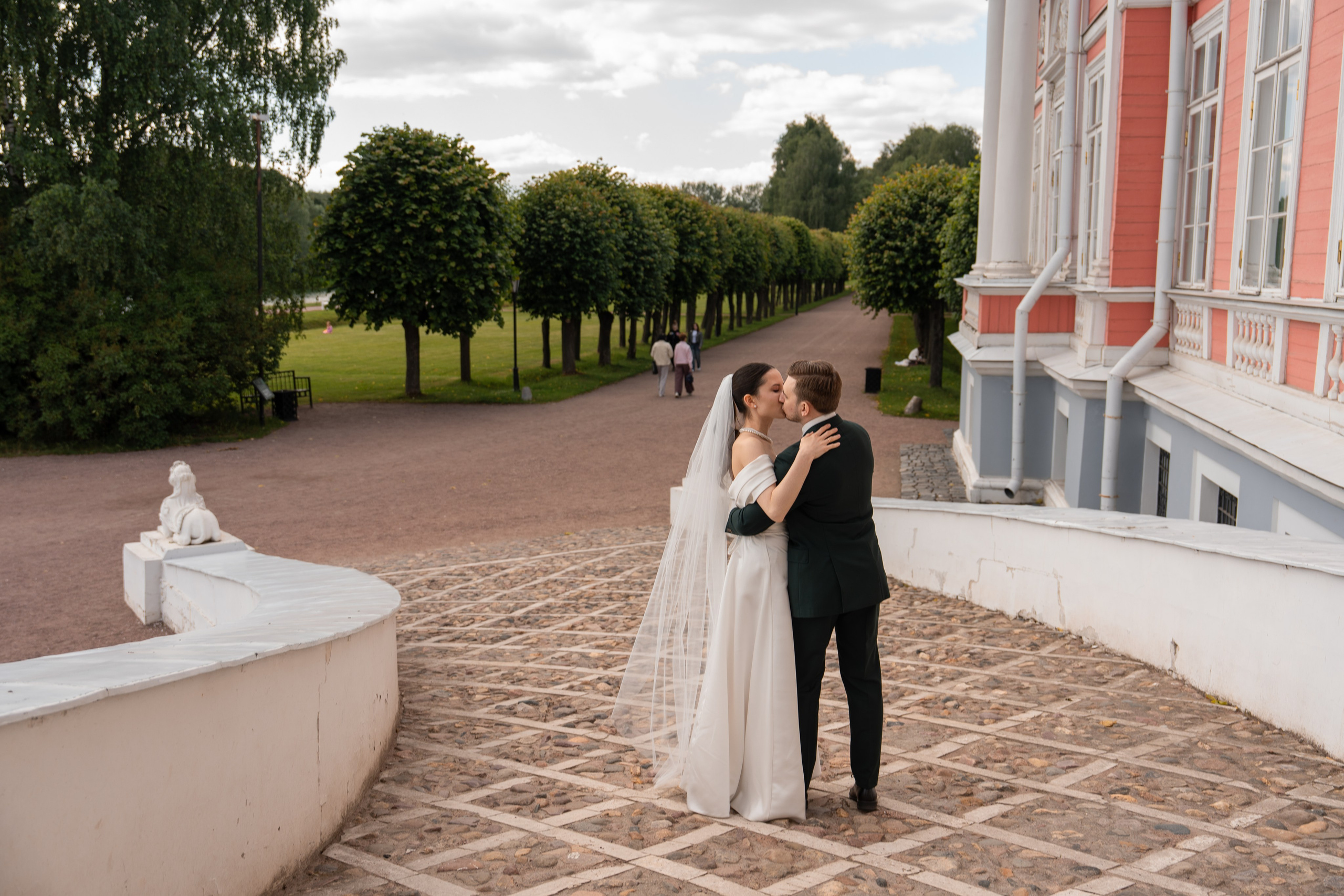 Влад и Илина в Кусково. Свадебный фотограф в Москве Анна Полушина