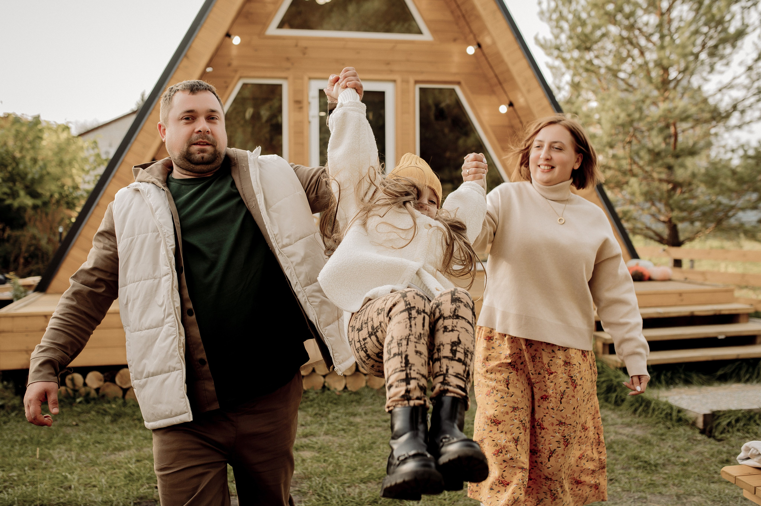 Катя, Дима, Настя и уютный домик. Фотограф Мария Стрелкова