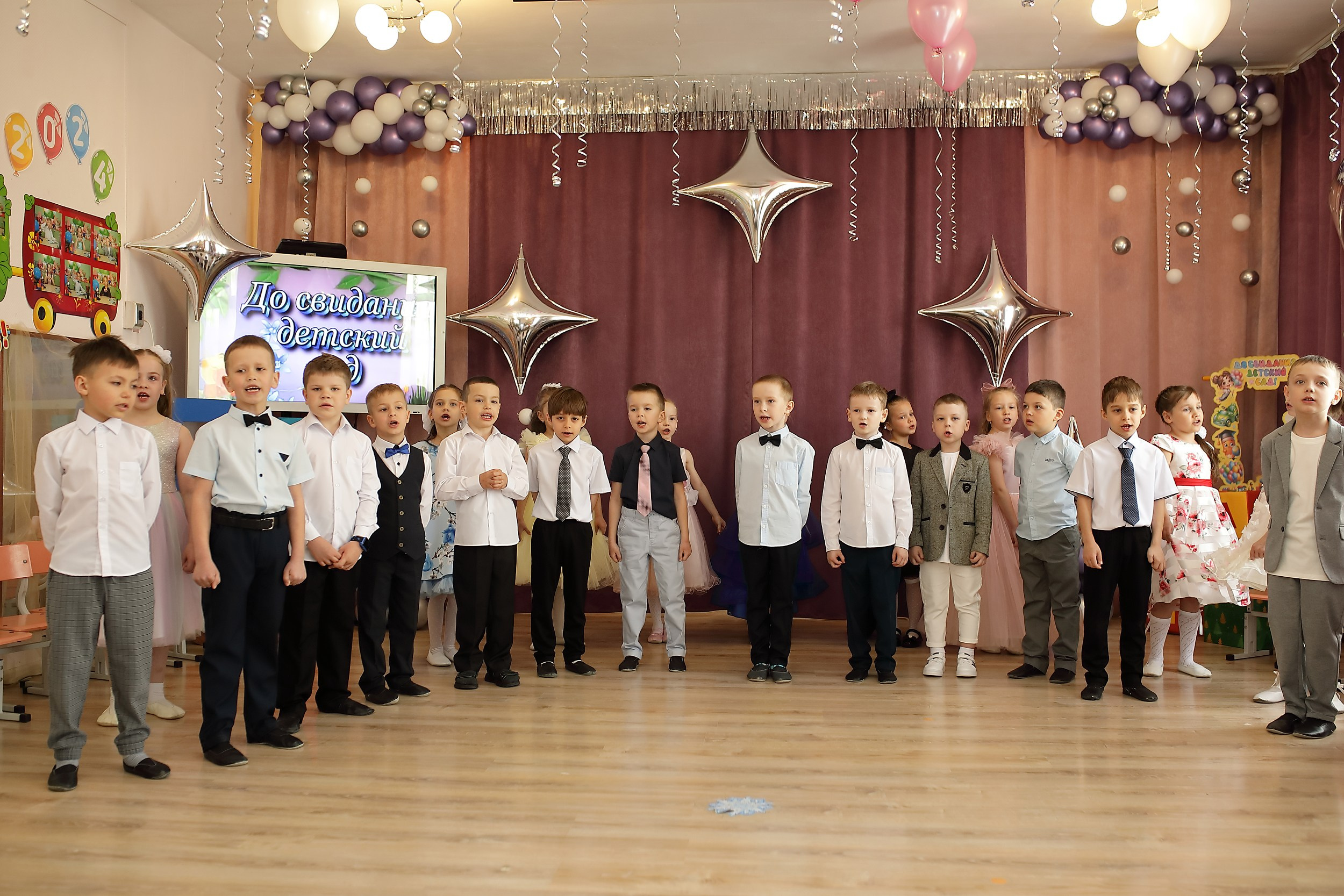 Фотосессия выпускного в детском саду. Свадебный и семейный фотограф и видеограф в Екатеринбурге Полянские Тимур и Анастасия