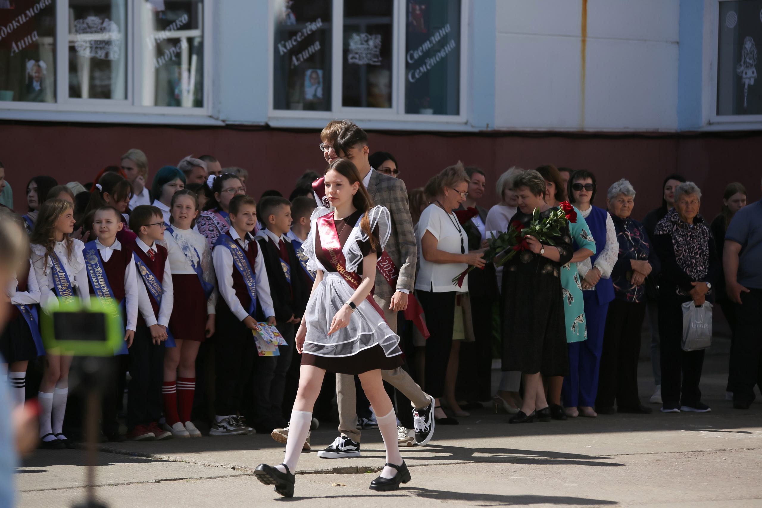 ЛИНЕЙКА «ПОСЛЕДНИЙ ЗВОНОК» 9 ШКОЛА 2024 г МЦЕНСК. ТВОЙ АЛЬБОМ / ТВОИ ПРАВИЛА