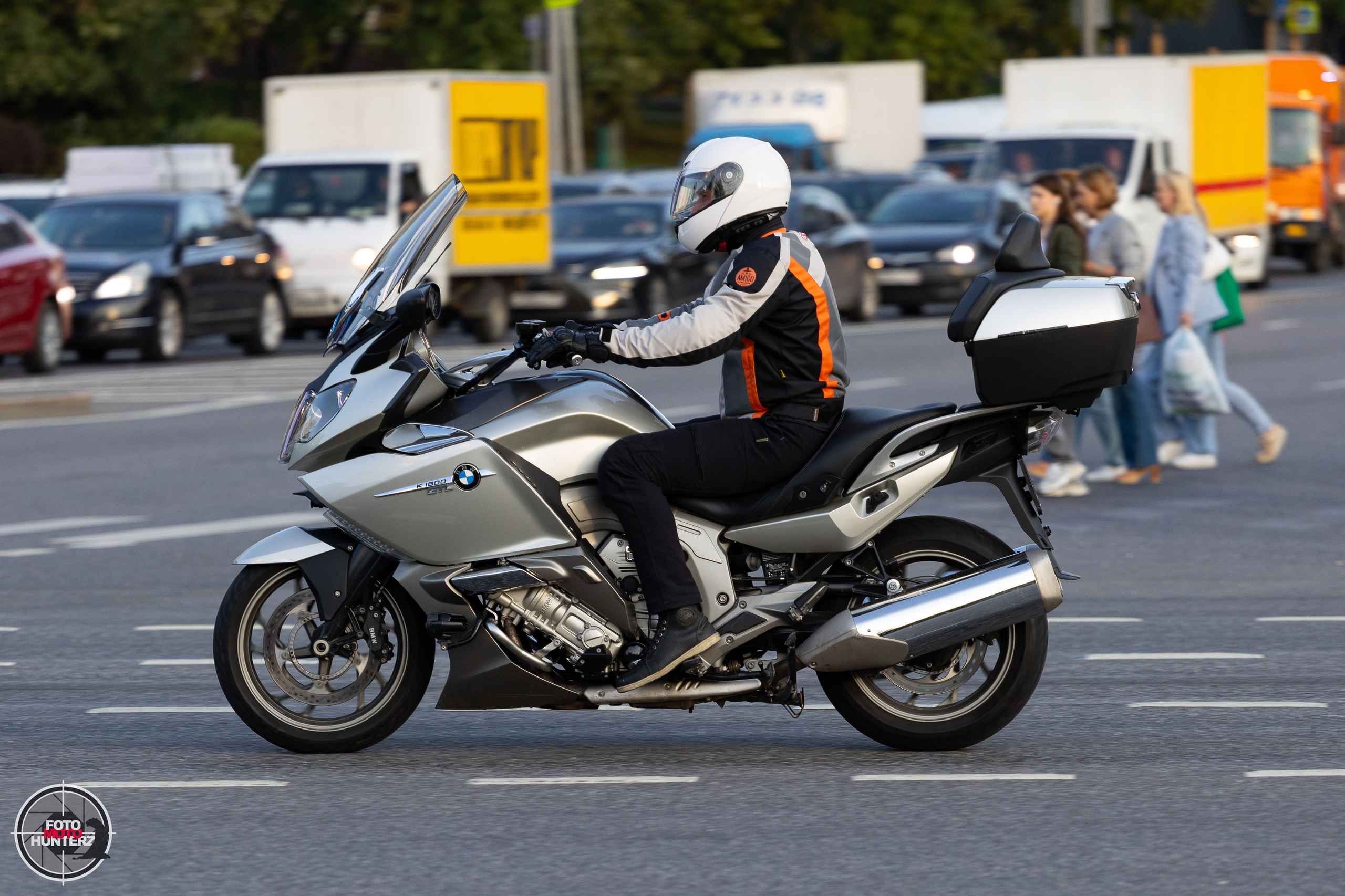 Мотоциклы на улицах города. Фотограф Ольга Гирусова «Пантерочка» Москва
