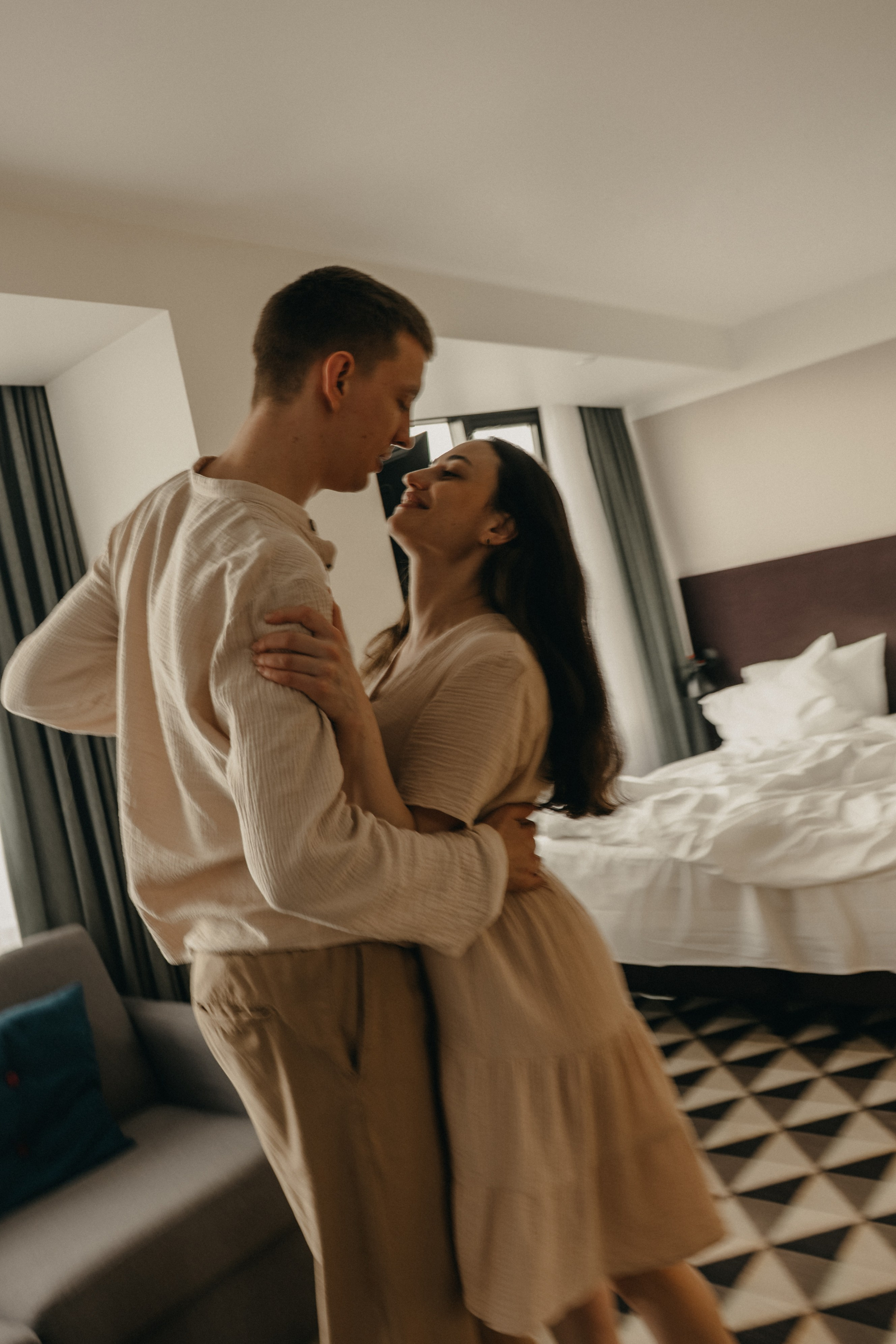 Номер на двоих. Гаврилова Настя семейный фотограф lifestyle в Москве