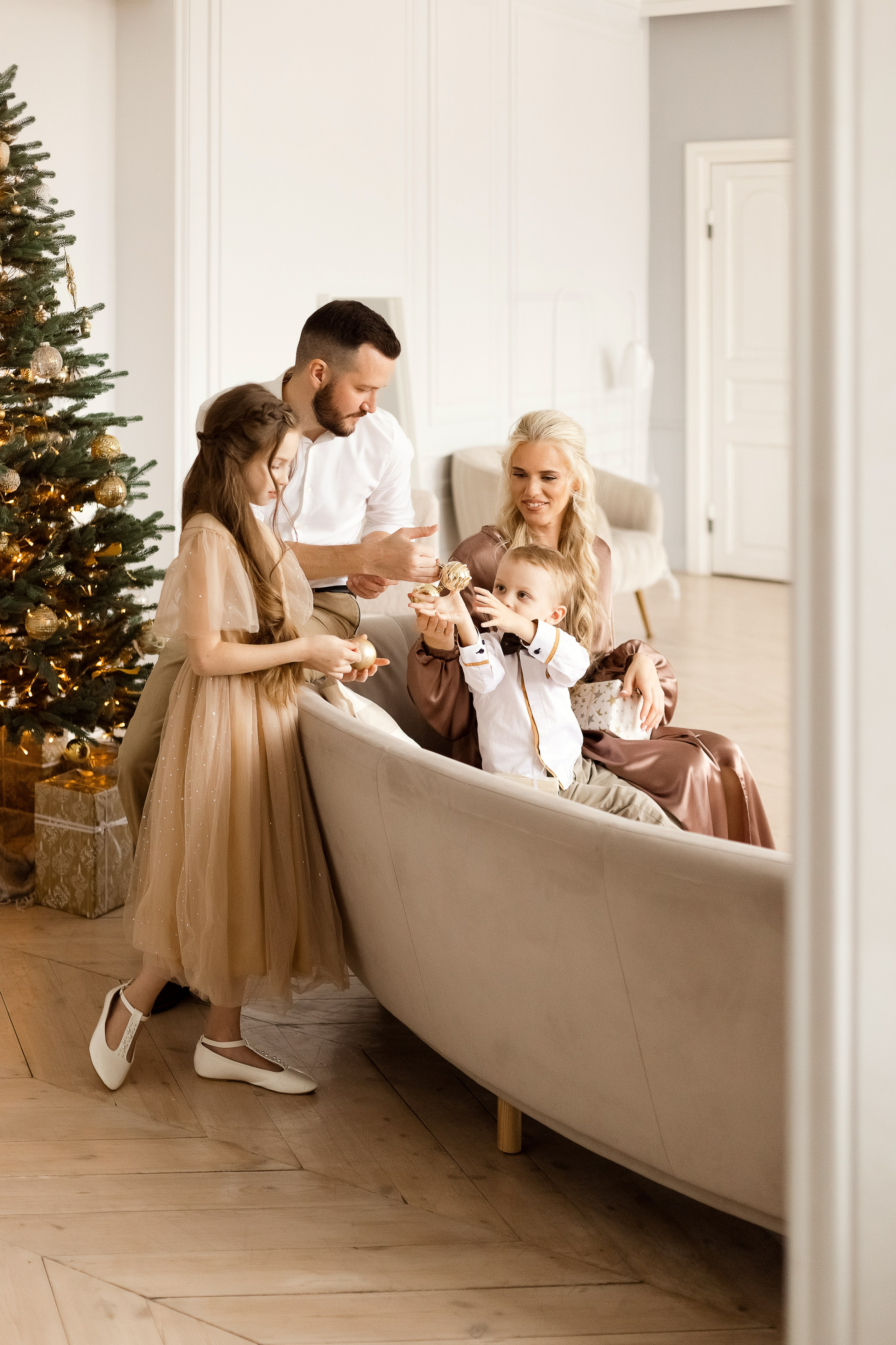 Новогодняя семейная съемка в Villa Nina. Семейный фотограф в Екатеринбурге Маргарита Курносова