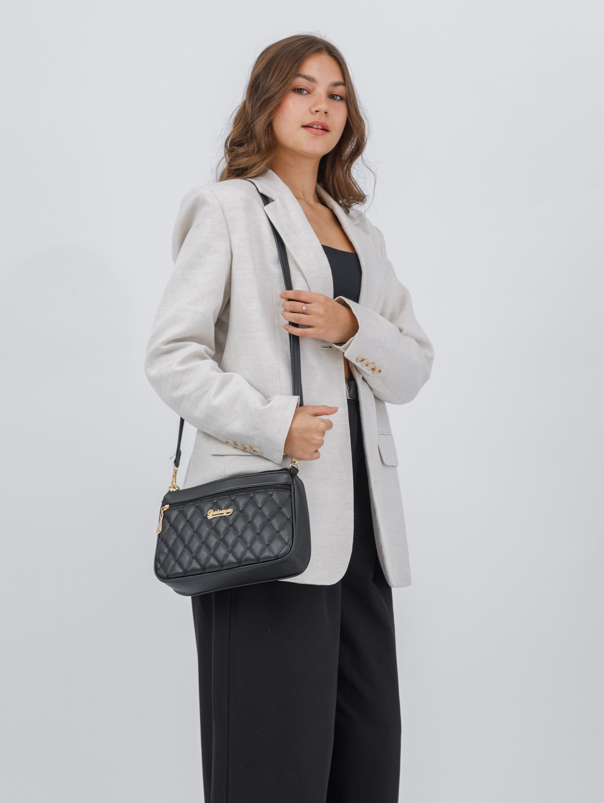 Съемка розовой и черной сумки для маркетплейса. Студия коммерческой съемки ХВОЯ