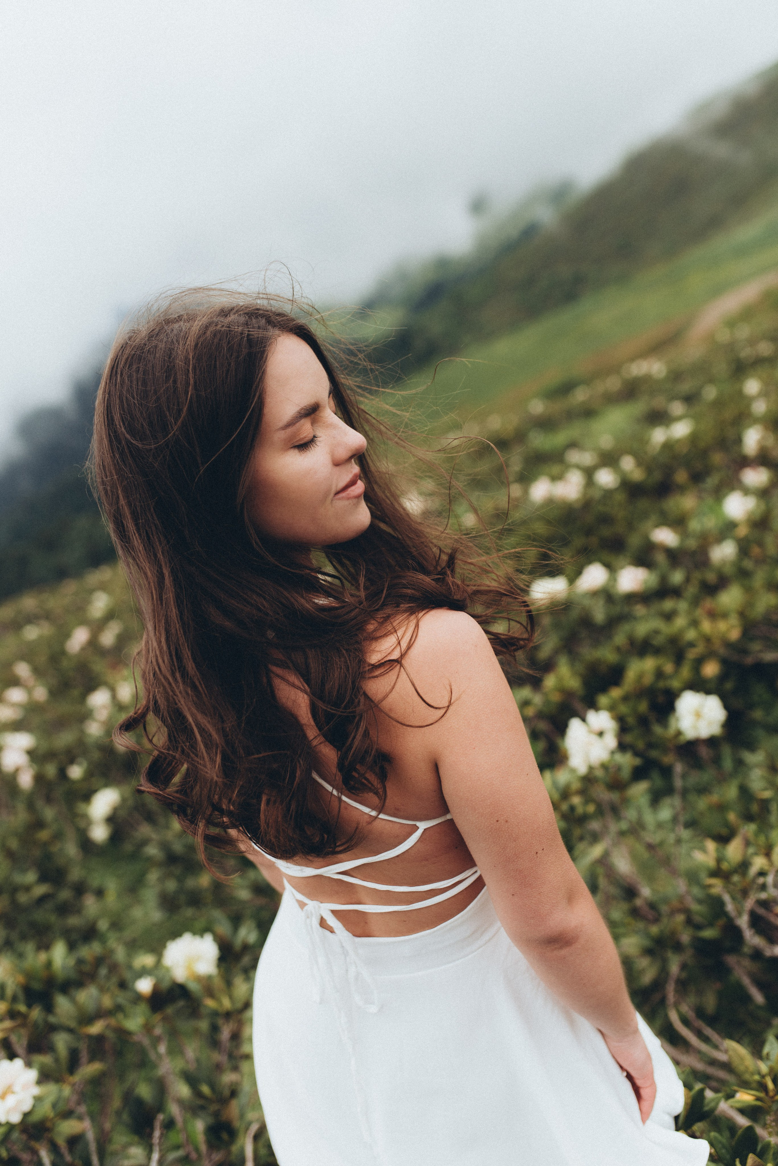 Фотосессия в горах Красной поляна Сочи цветение рододендрона. Фотограф в Сочи — Маргарита Поганова