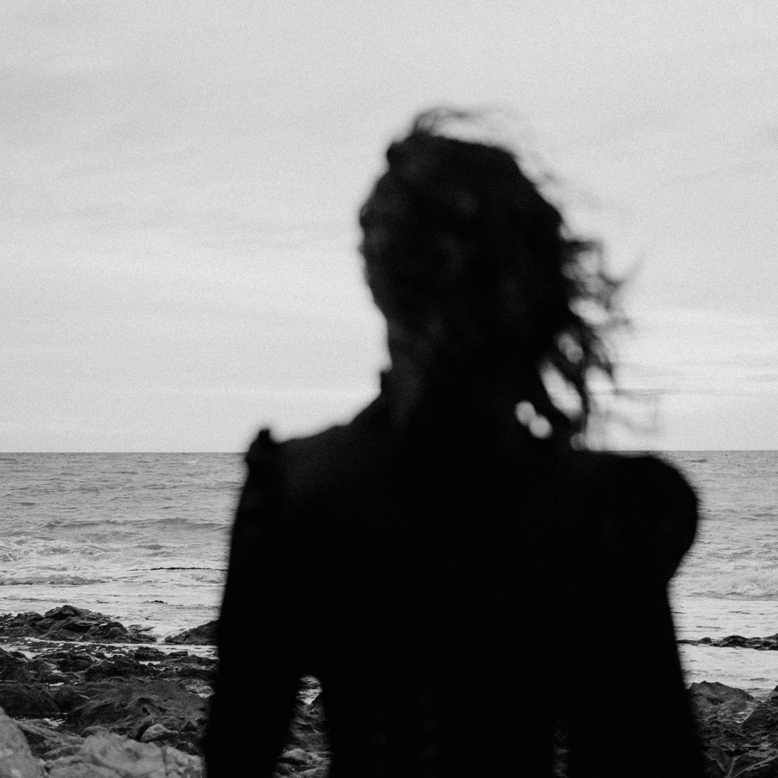 Съёмка у моря с оленьими рогами