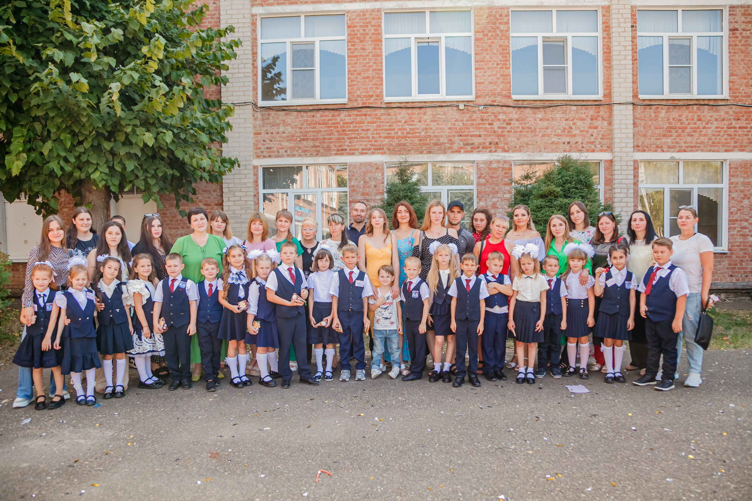 1 сентября линейка. Свадебный и семейный фотограф в Армавире
