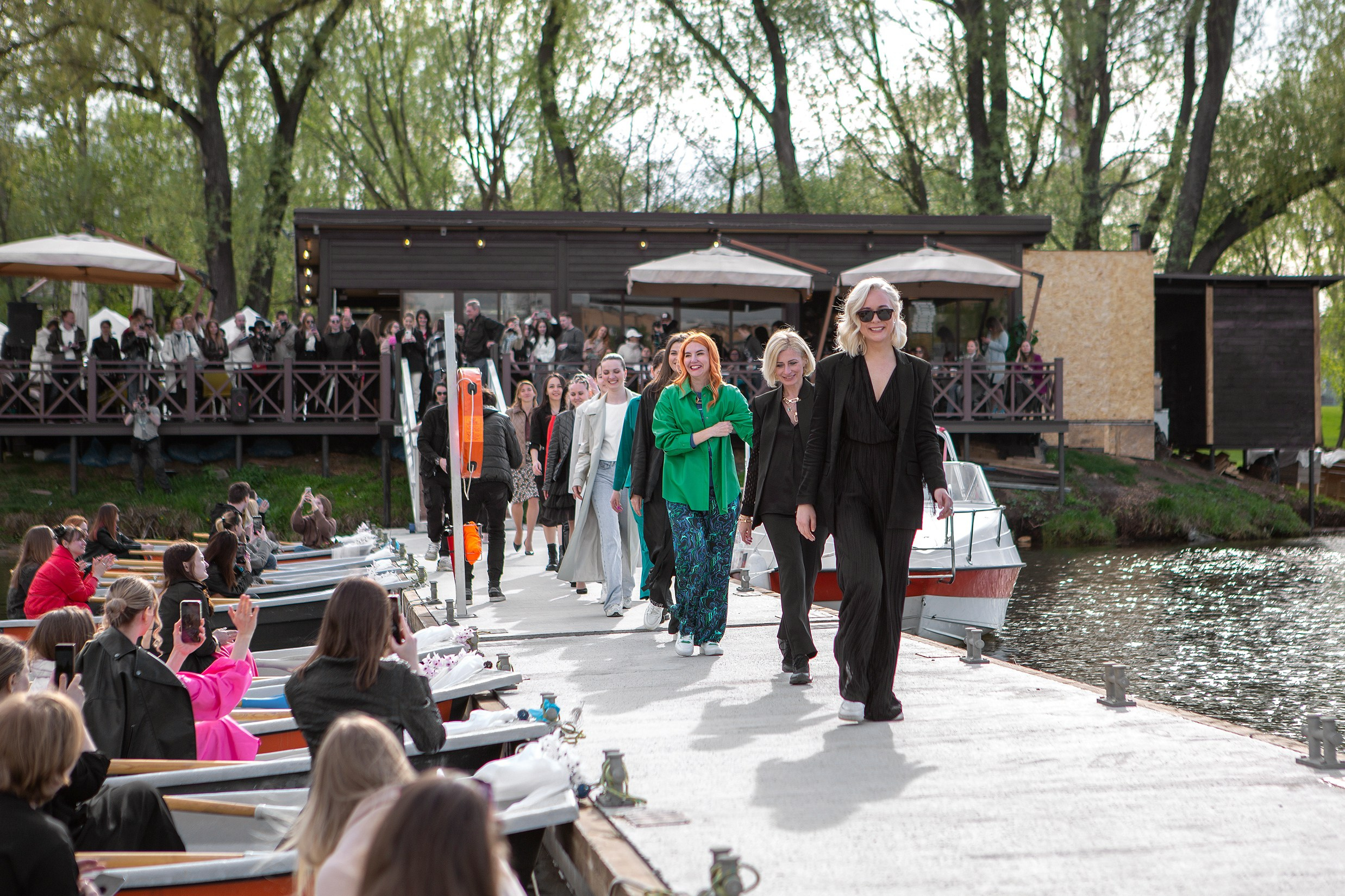 Показ на воде. Свадебный и портретный фотограф Москва