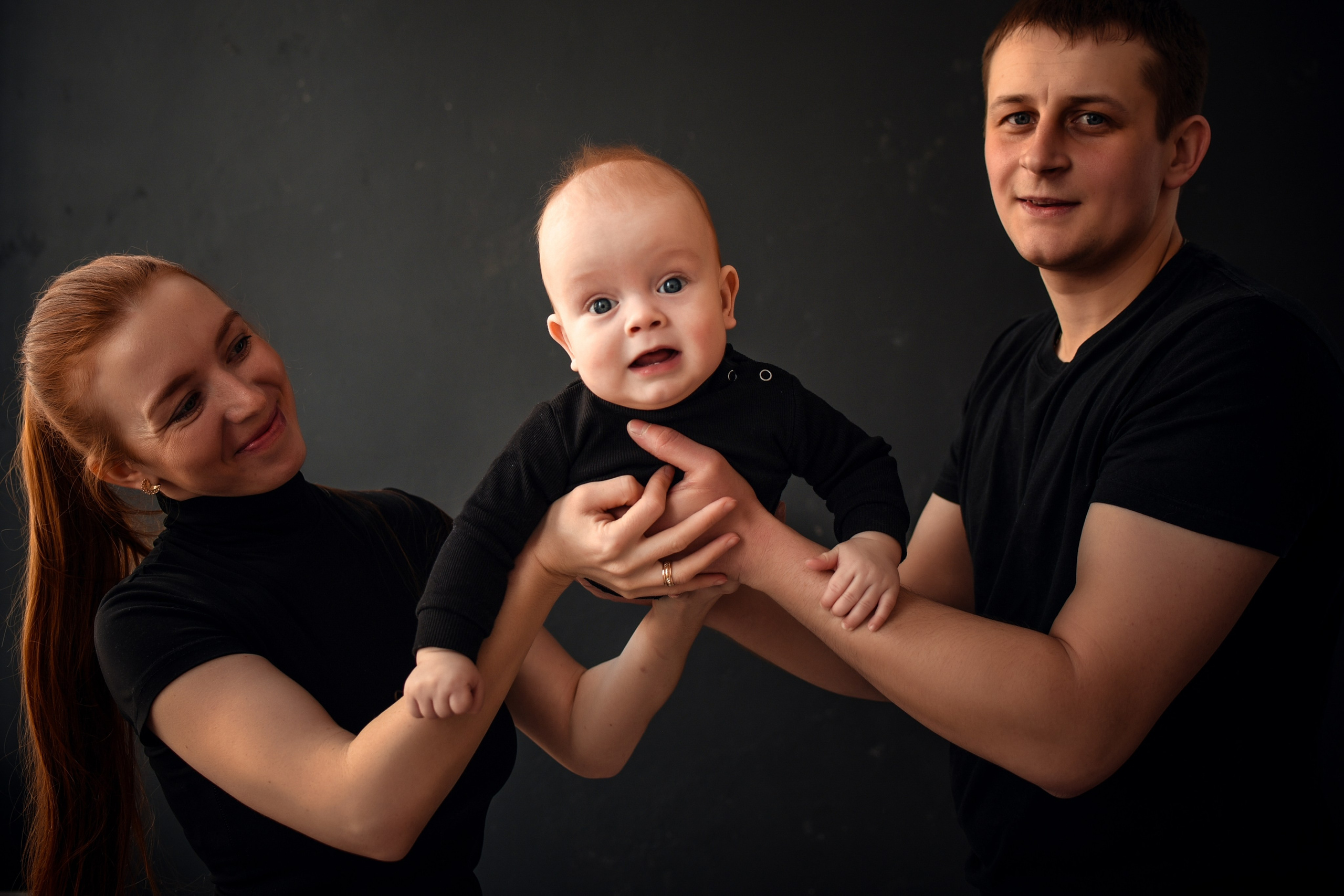 Семейная студийная фотосессия 3. Свадебный, семейный, детский, контент фотограф в Омске Максим Ильин