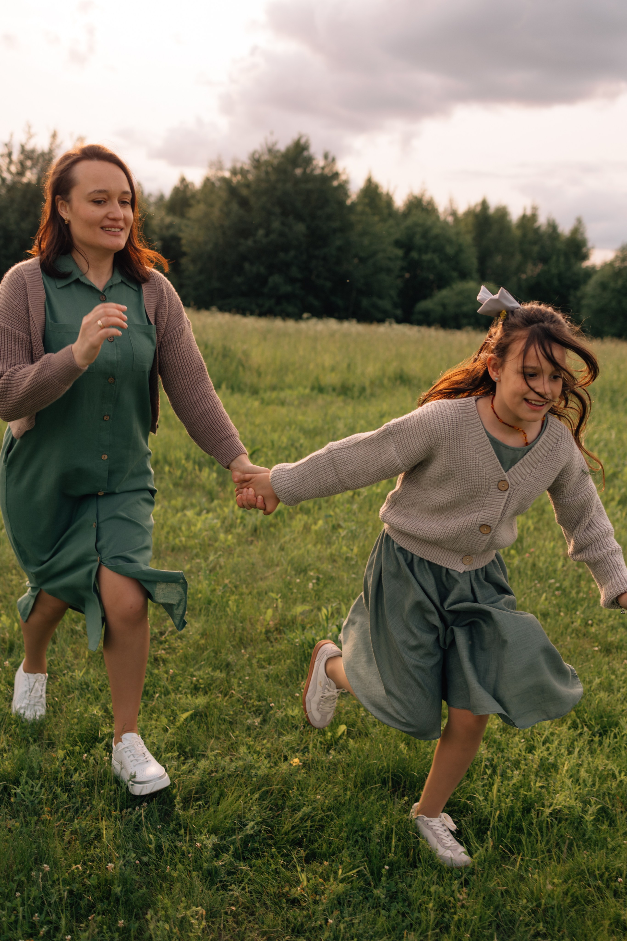 Анна, Марчелло, Настенька и Влада в поле. Фотограф Москва Светлана Кирюшина