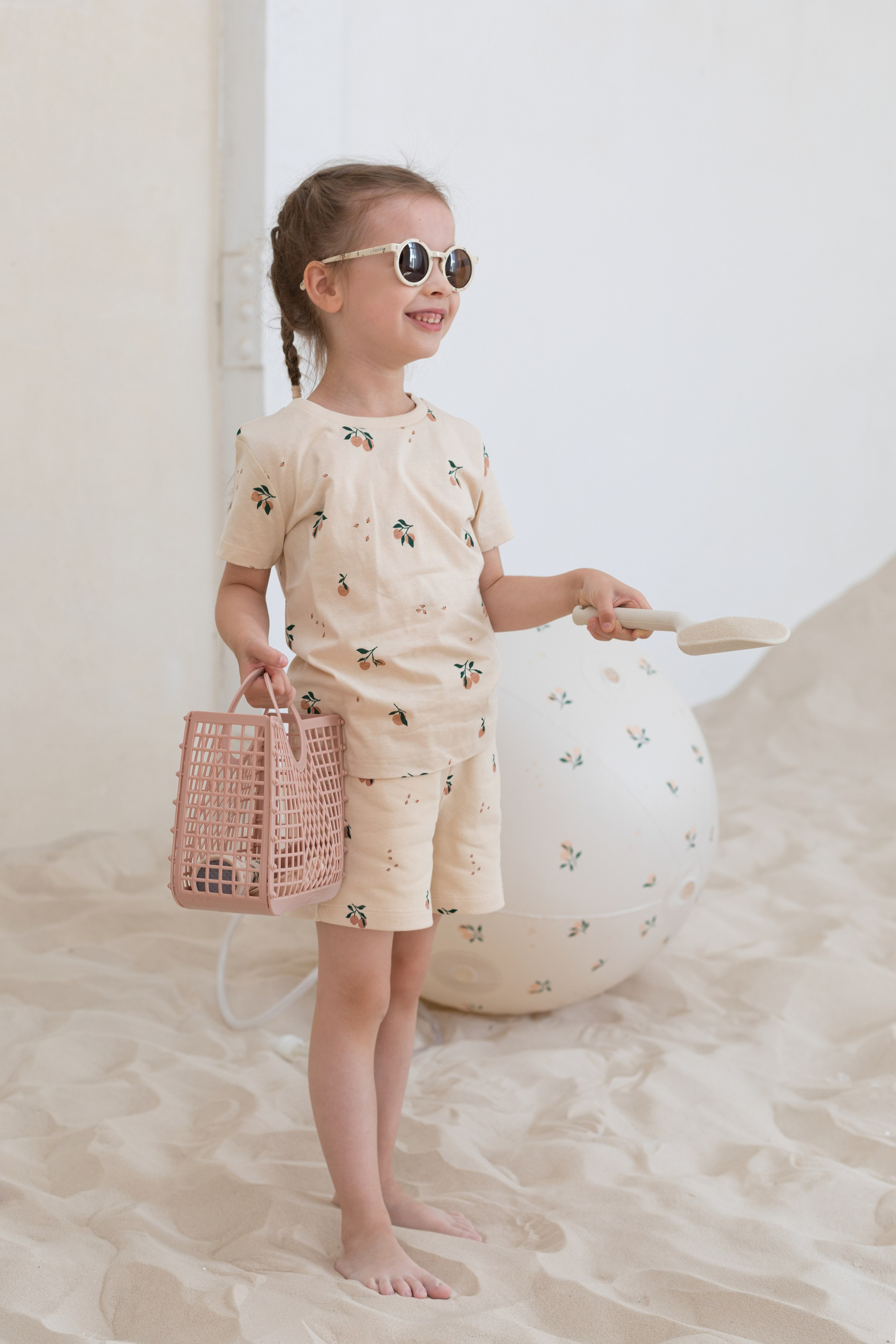 Фотосессия в песке для детского бренда. Детский и контент фотограф Надя Волкова Санкт-Петербург