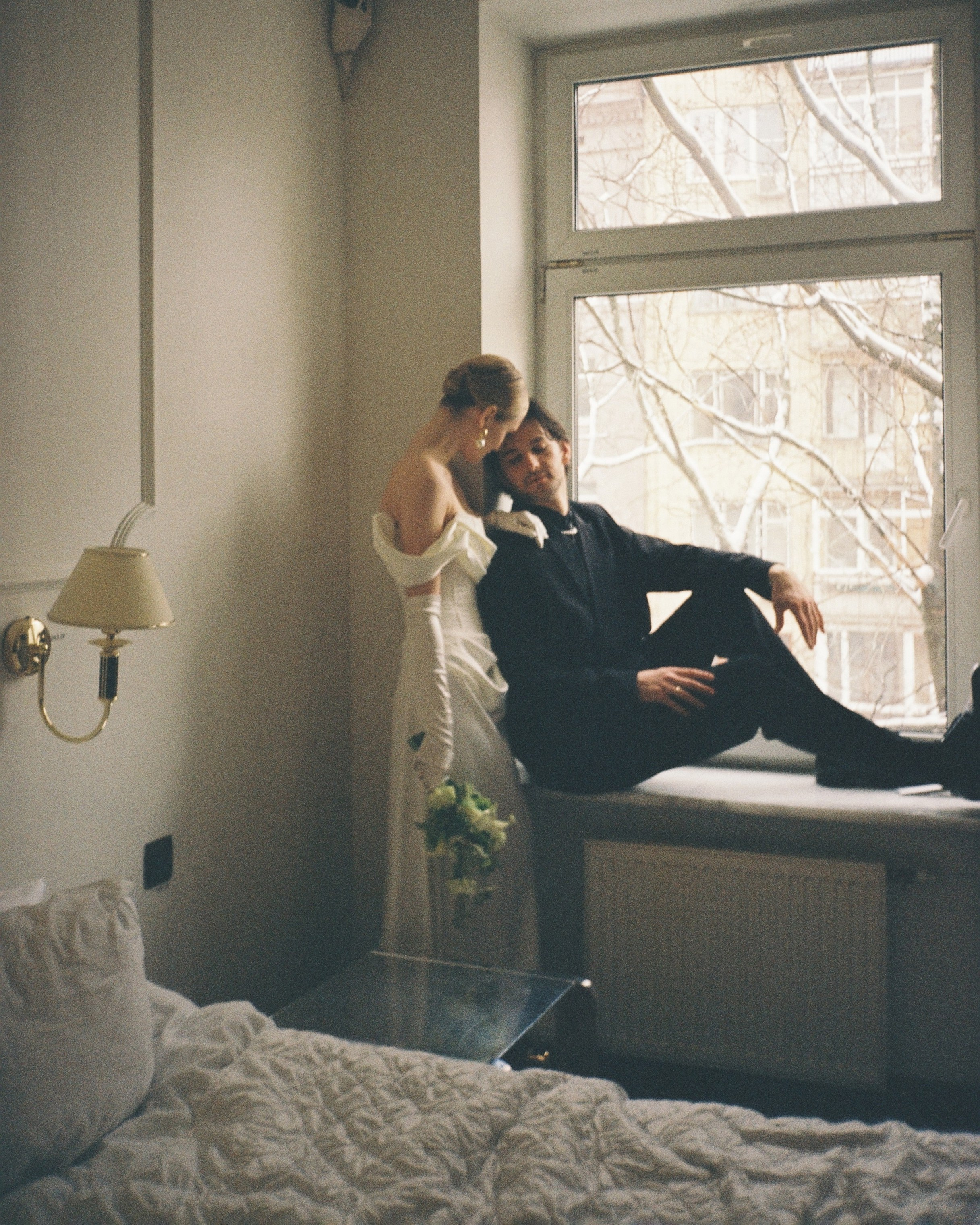 Стас и Оля, свадебное лавстори в отеле Marco Polo. Пленочные и цифровые кадры. Свадебный и портретный фотограф в Москве Кристина Золотова