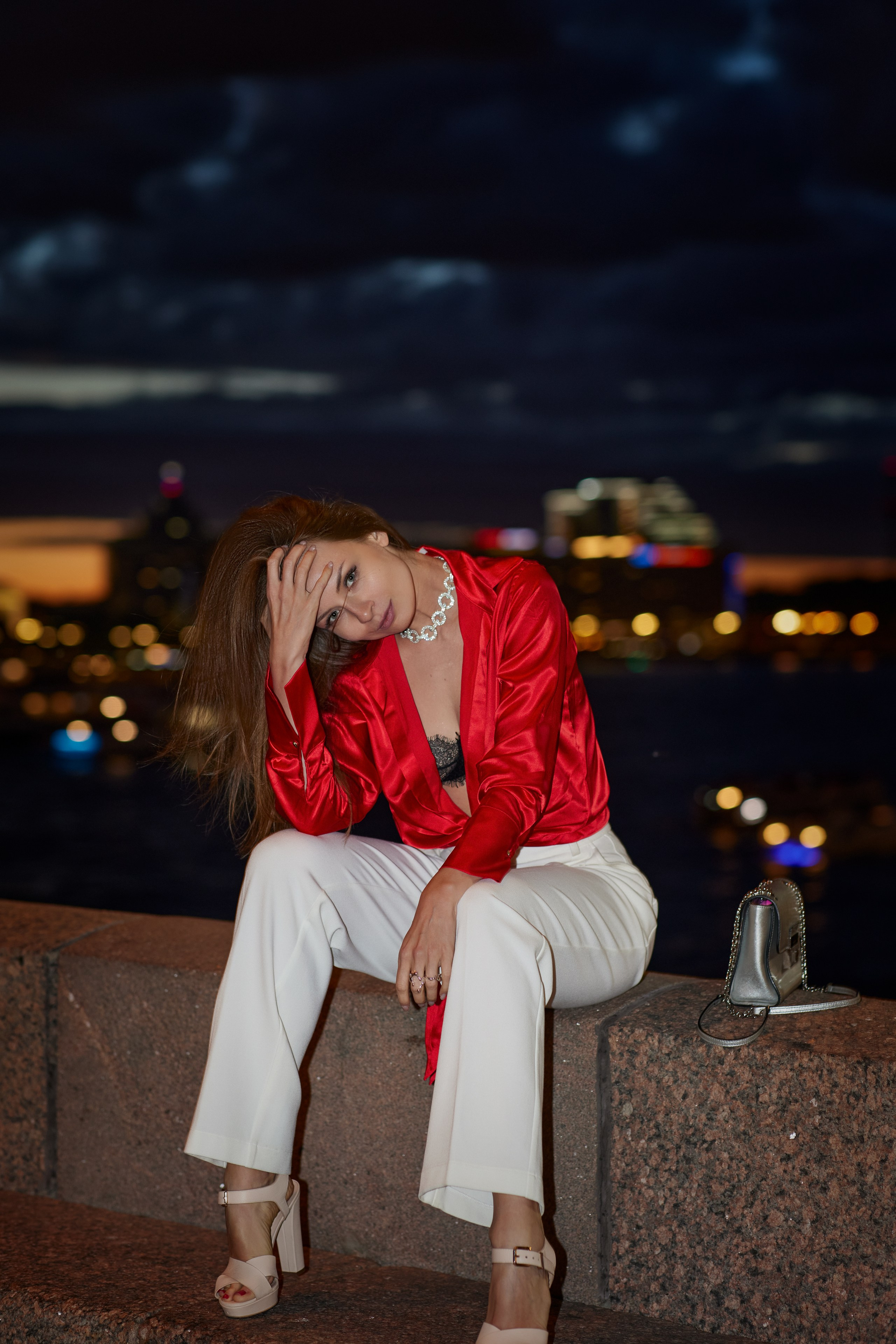 Девушка в ночном городе. Портретный фотограф в Санкт-Петербурге | Пётр Дёмушкин