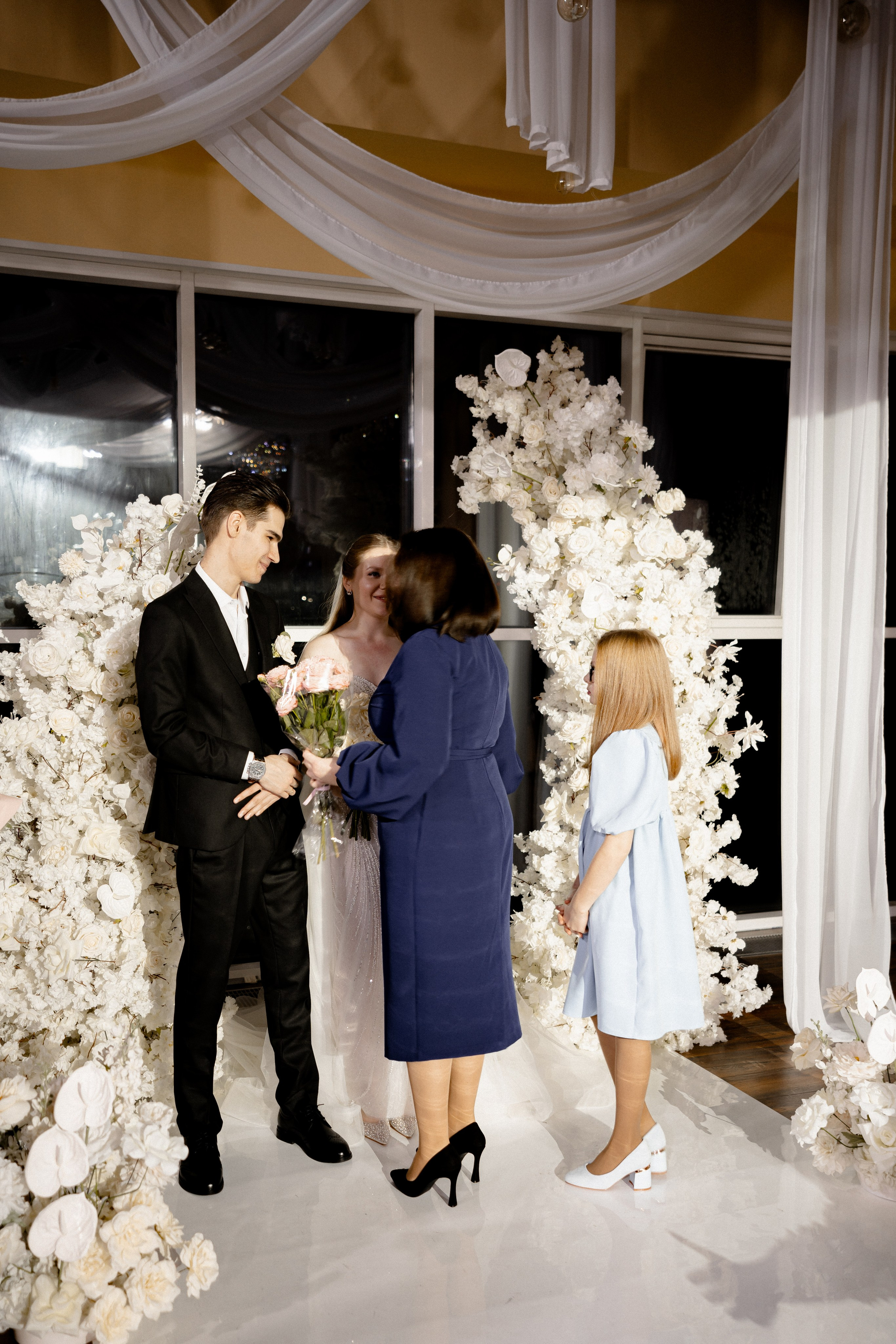 СВАДЕБНАЯ СЬЕМКА СБОРОВ В ОТЕЛЕ И ВЫЕЗД НА ЦЕРЕМОНИЮ (СНЯТО В СИБИРЕ В НИЖНЕВАРТОВСКЕ). Профессиональный фотограф, Санкт-Петербург — Виктория Богомолова