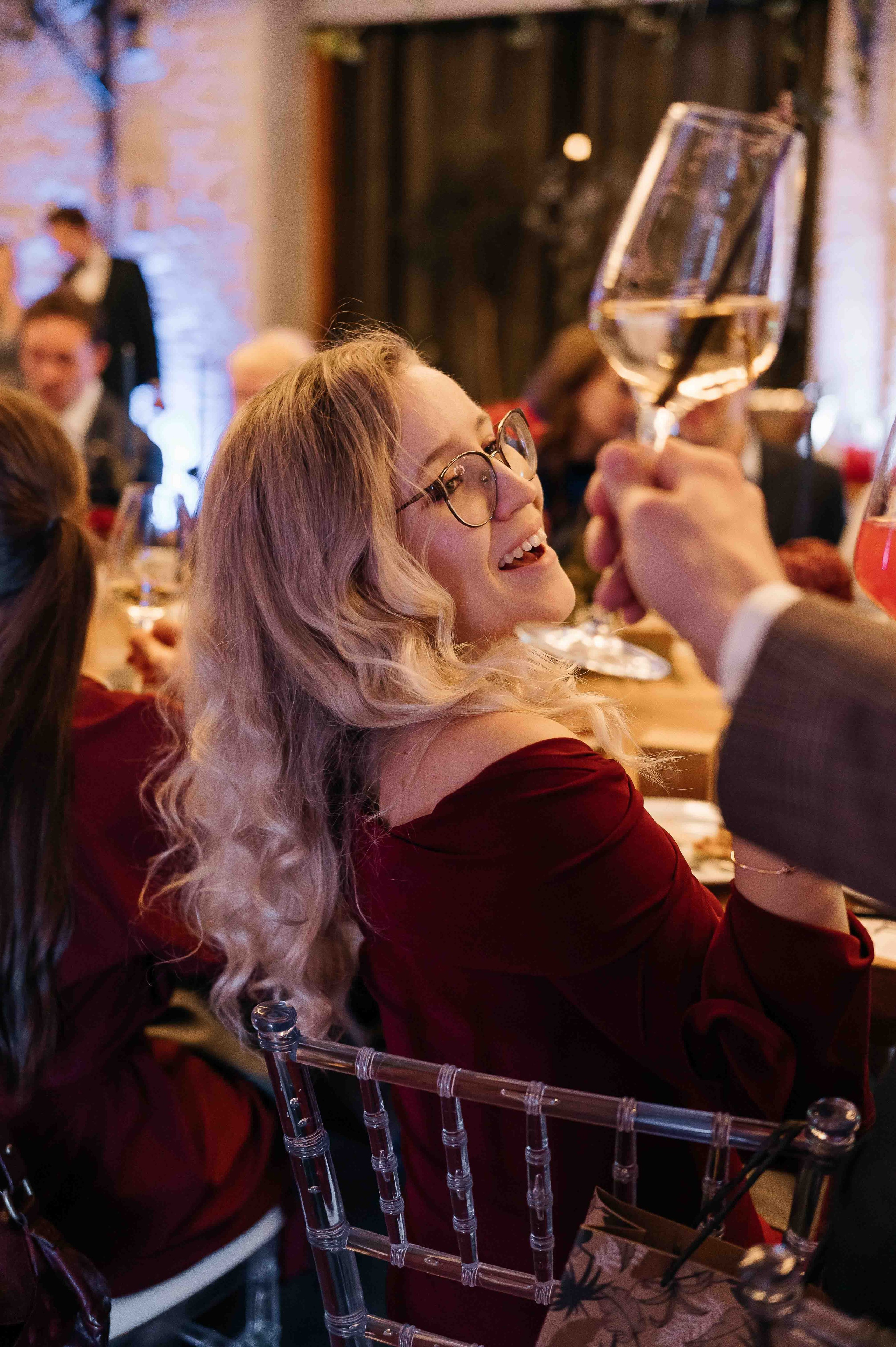 Утро невесты в гостинице. Свадебный и семейный фотограф в Котласе Никита Попов