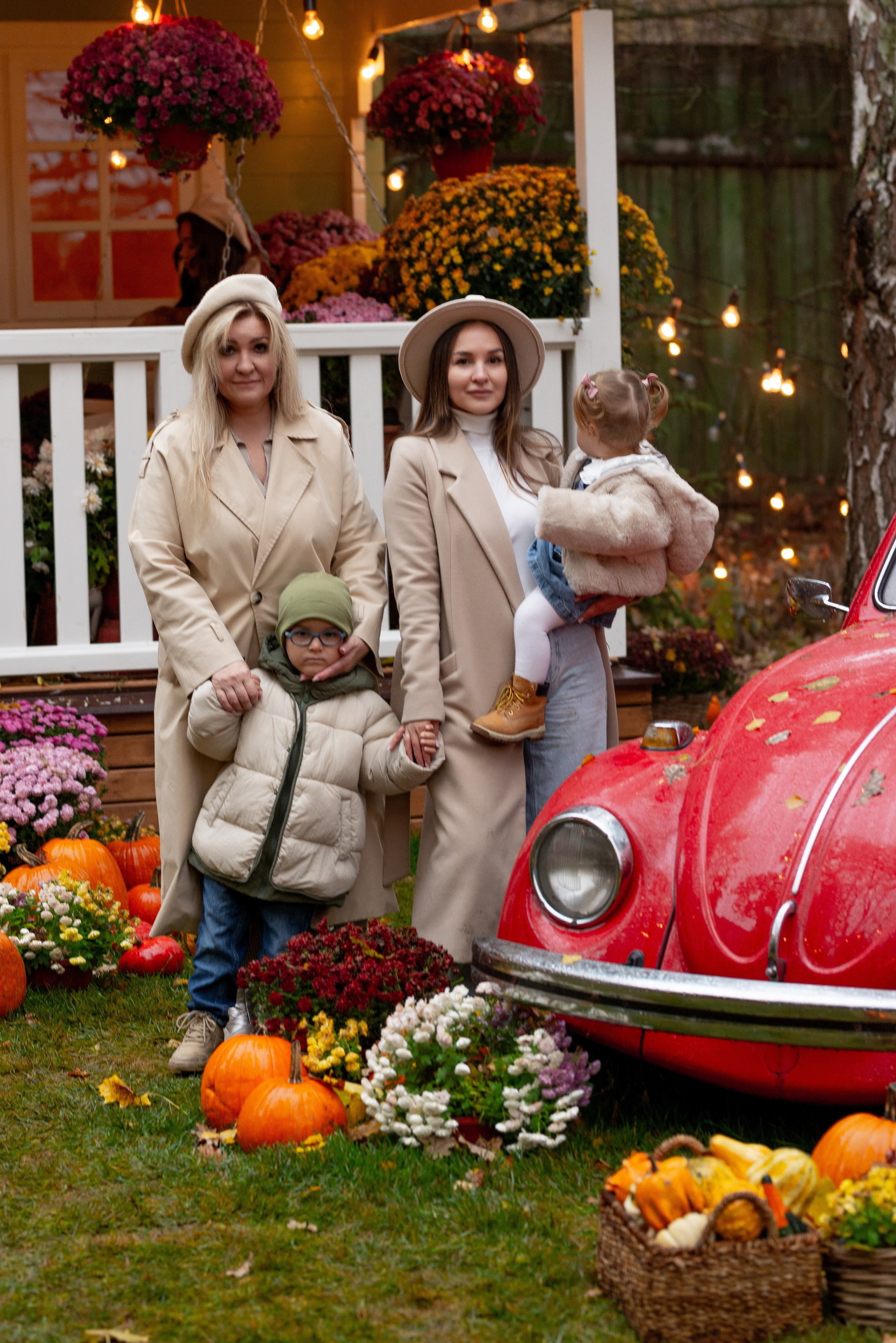 Семейная съёмка осенний домик. Портретный фотограф в г. Москва Солнцево Яковлева Анастасия