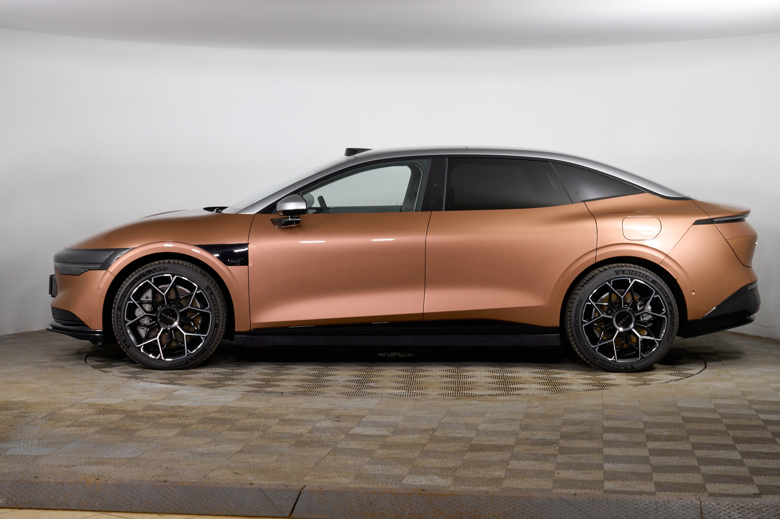 Zeekr 007_2. Фотограф Николай Прокофьев модельные тесты в Москве