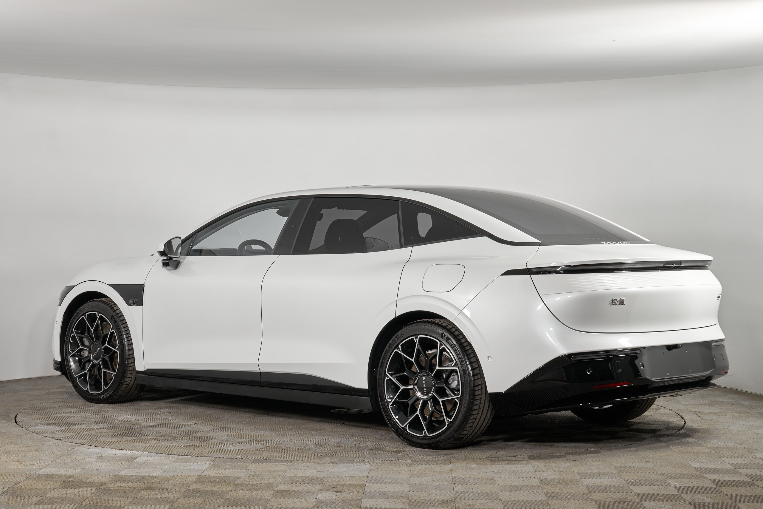 Zeekr 007_1. Фотограф Николай Прокофьев модельные тесты в Москве