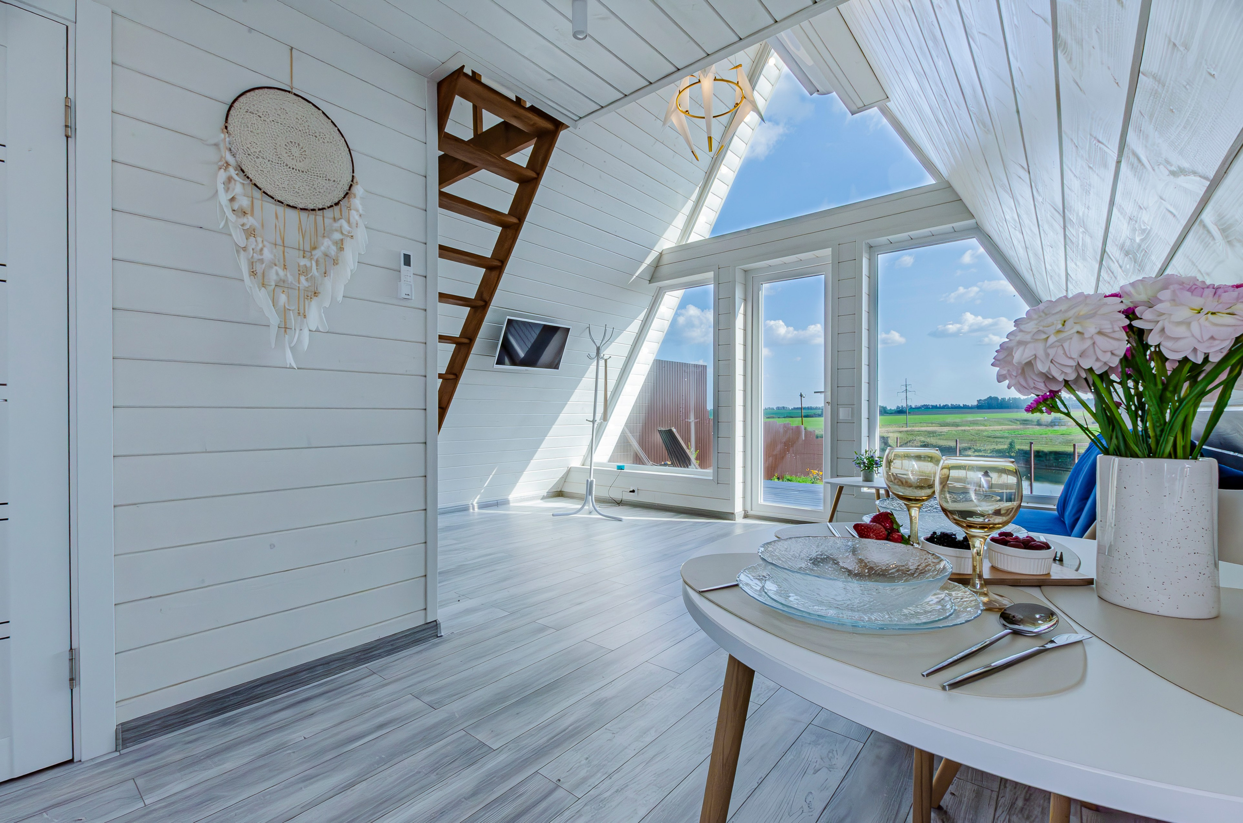 Лейк глемпинг белый. Nataliphotokzn.ru Фотограф. Казань. Интерьерная съёмка