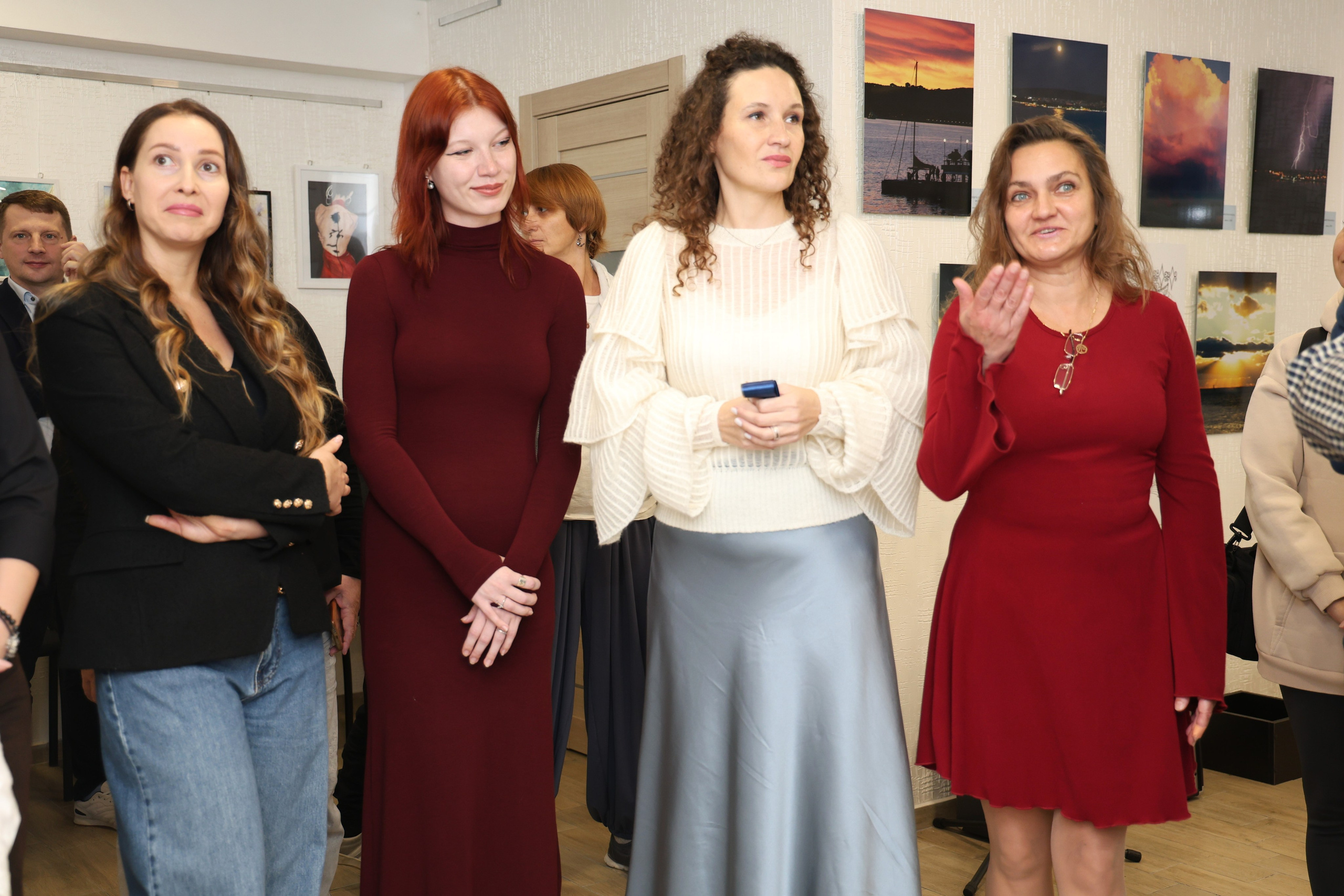 Открытие выставки в АРТ-пространстве Ники Сухаревой «Чёрное море». Фотограф в Геленджике Нина Небесная