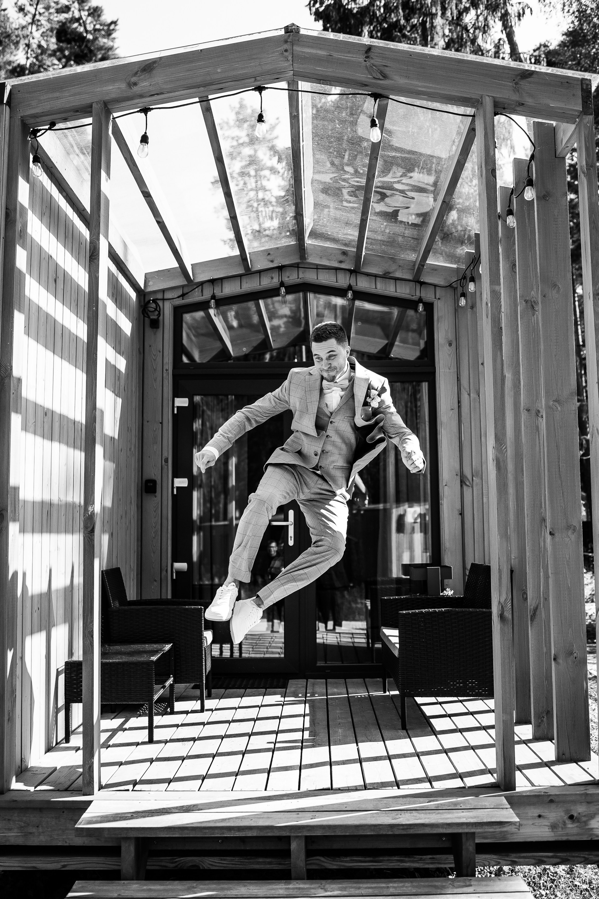 Свадебный фотограф, который видит красоту в деталях и превращает каждую секунду в шедевр.