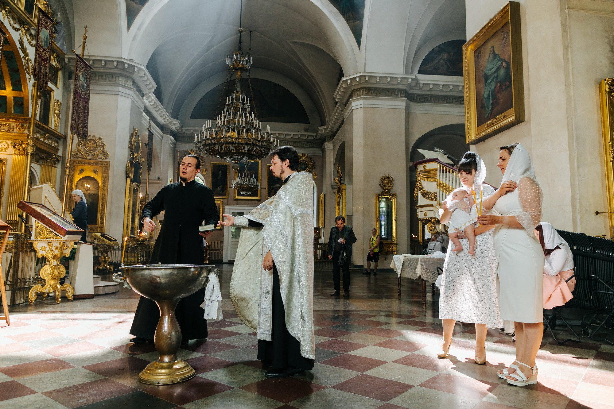 Крещение малыша в Спасо Преображенском Соборе СПб. Фотограф крещение венчание в Петербурге! Помогает подобрать храм и посоветовал душевного батюшку в СПб