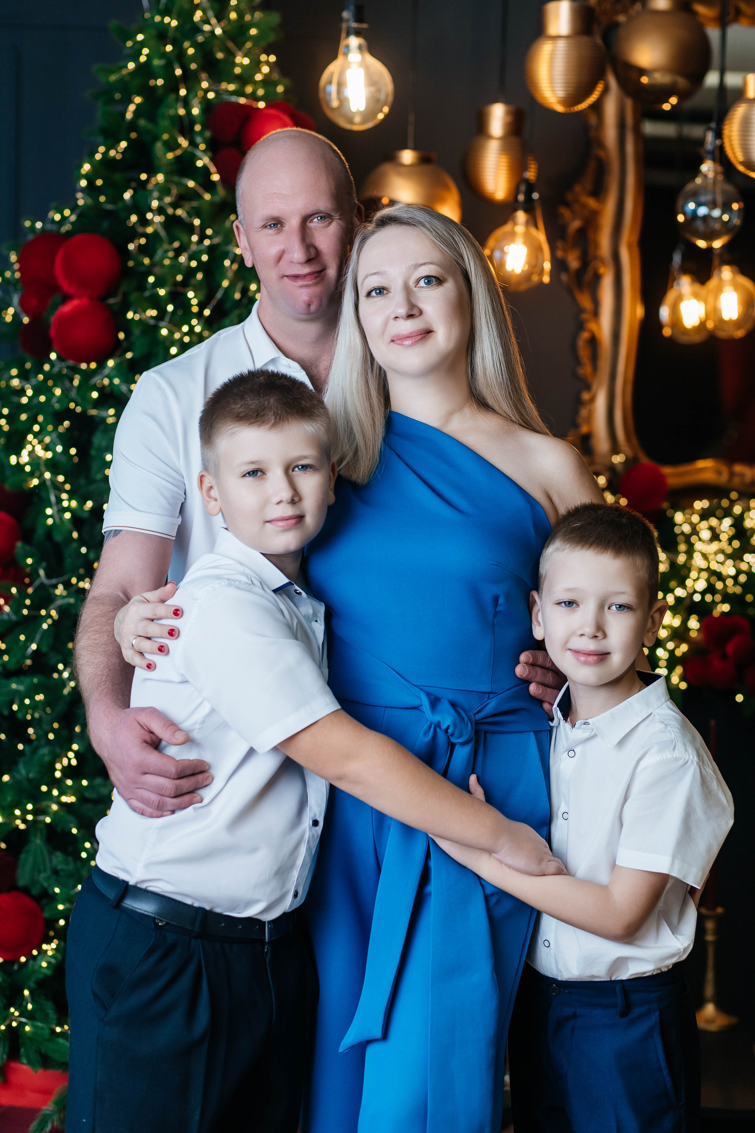 Семейная фотосессия Валентина НГ 2026. Женский фотограф в Оренбурге Ирина Заводчикова