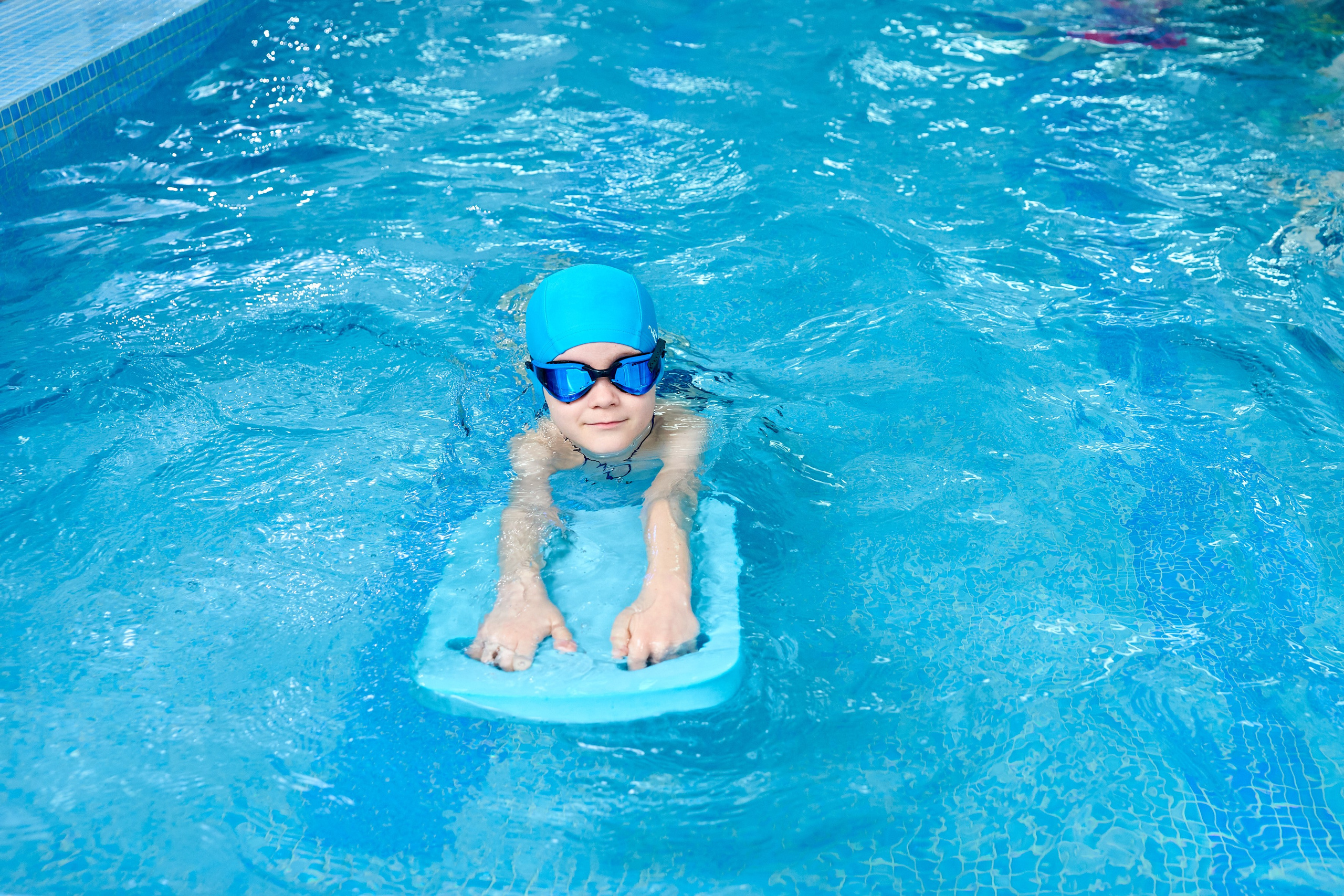 Занятие в бассейне. Childrenfoto.ru