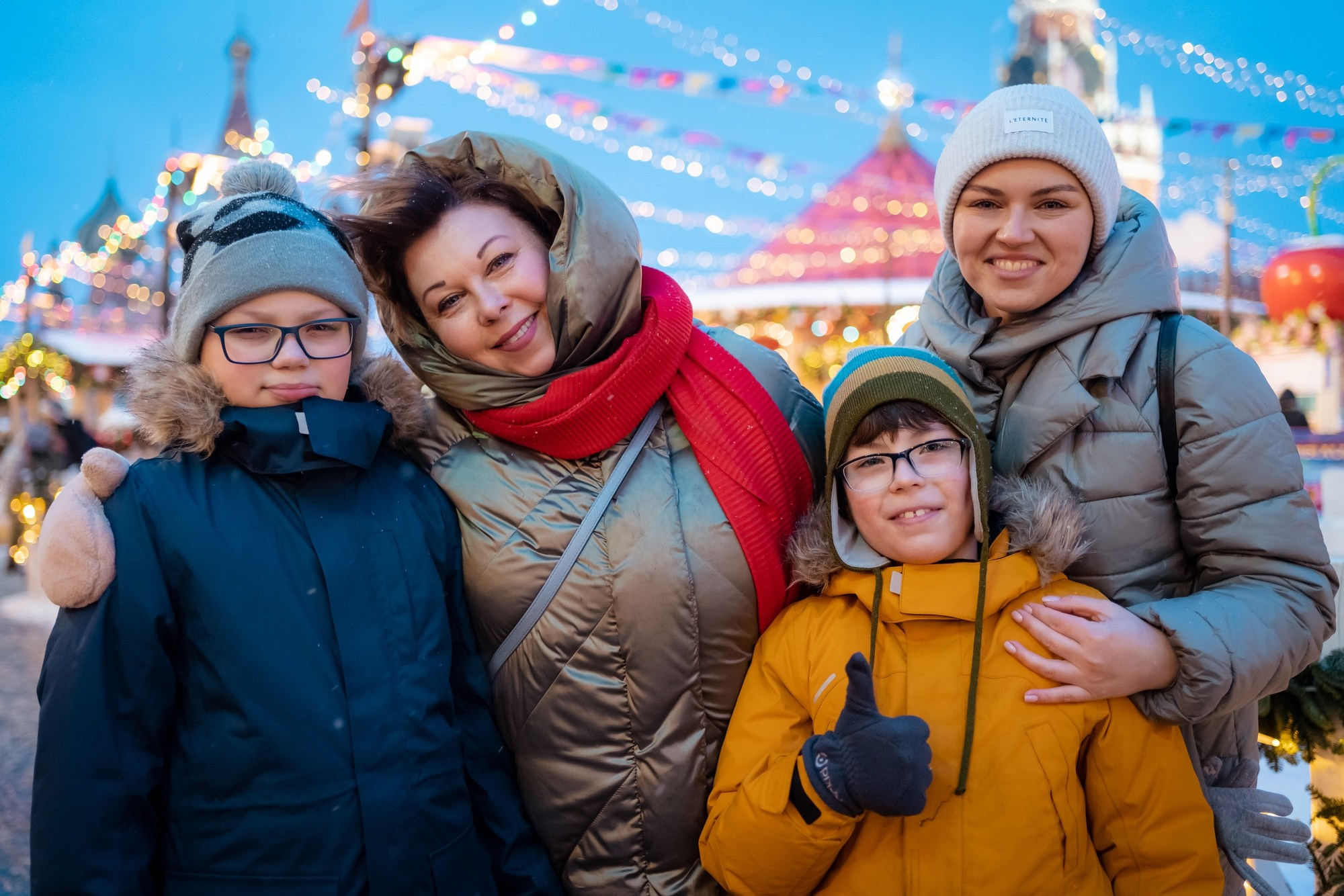 Юля с семьей в центре. Семейный фотограф Варвара Сорока в городе Москве