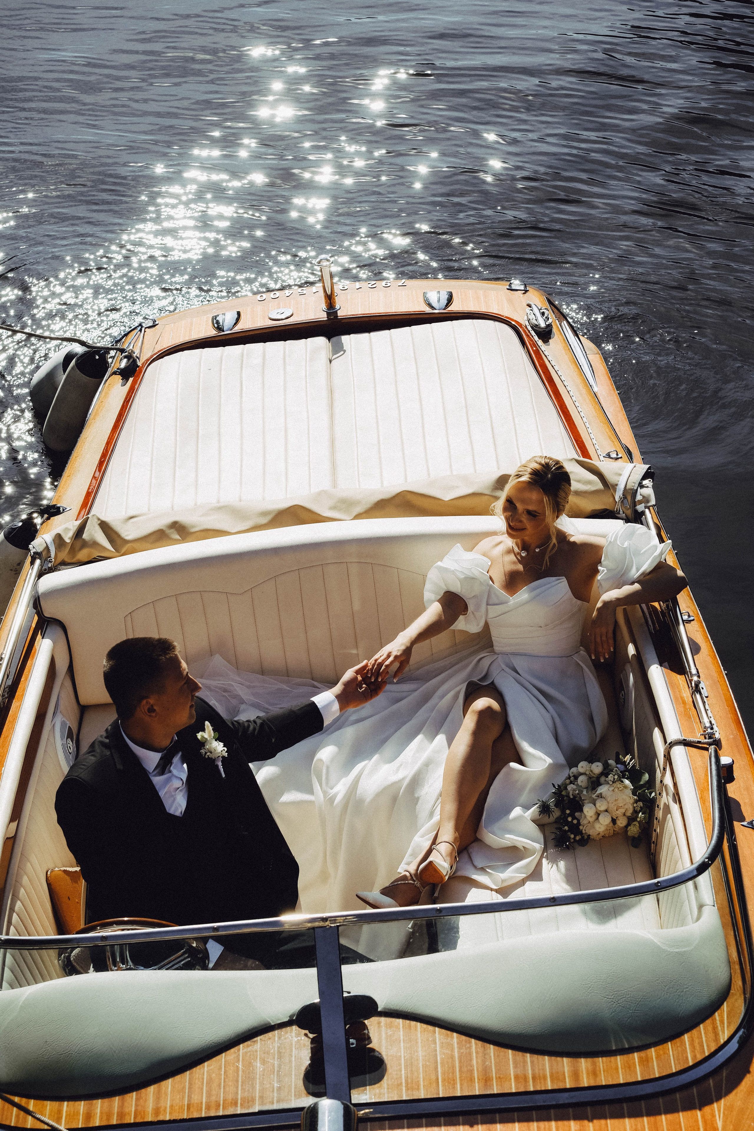 СВАДЕБГНАЯ ПРОГУЛКА ПО КАНАЛ САНКТ-ПЕТЕРБУРГА НА КАТЕРЕ. Профессиональный фотограф, Санкт-Петербург — Виктория Богомолова