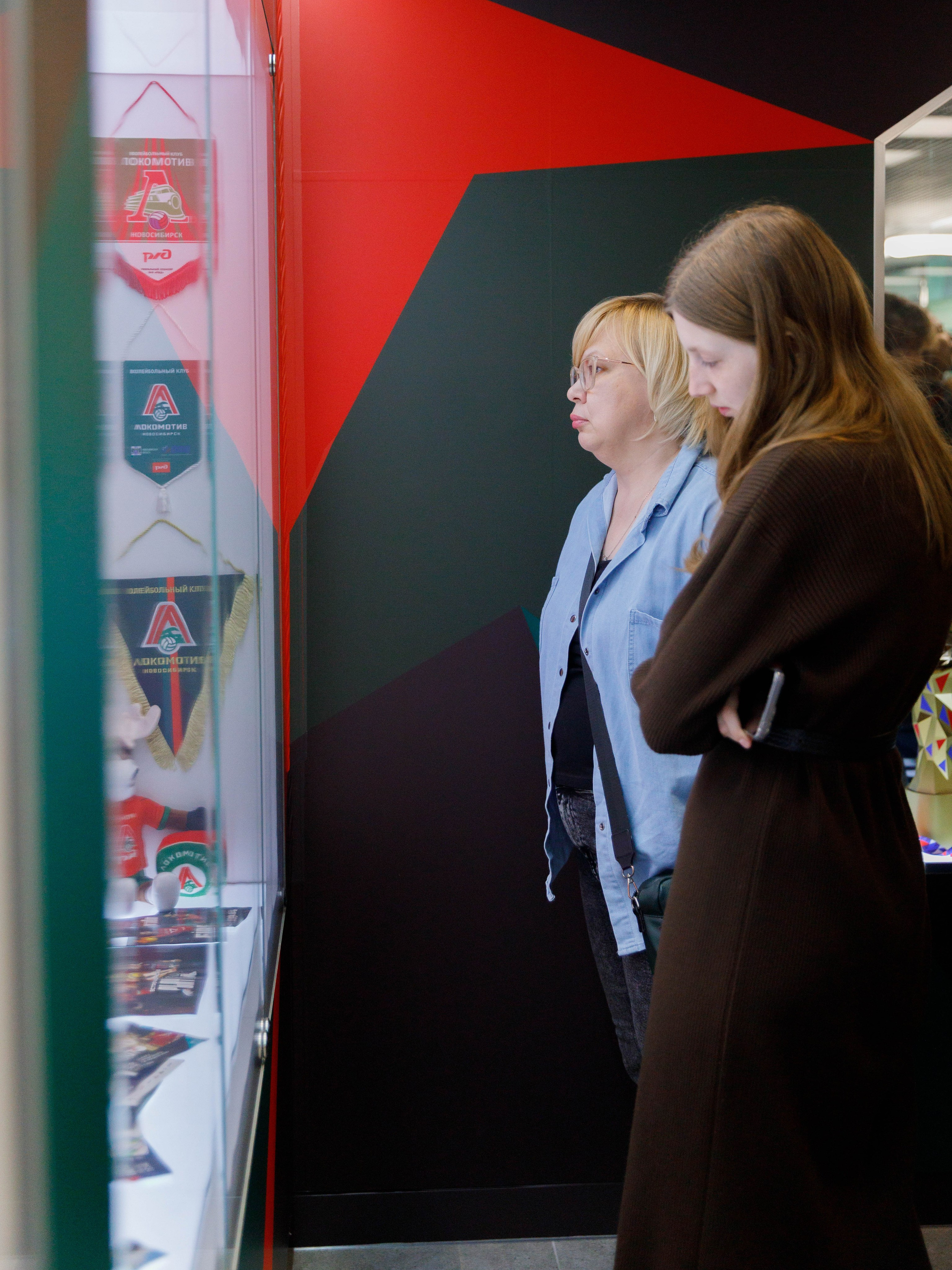 ВК «Локомотив». Экскурсия для фанатов клуба. Репортажный фотограф в Новосибирске Алена Помазунова