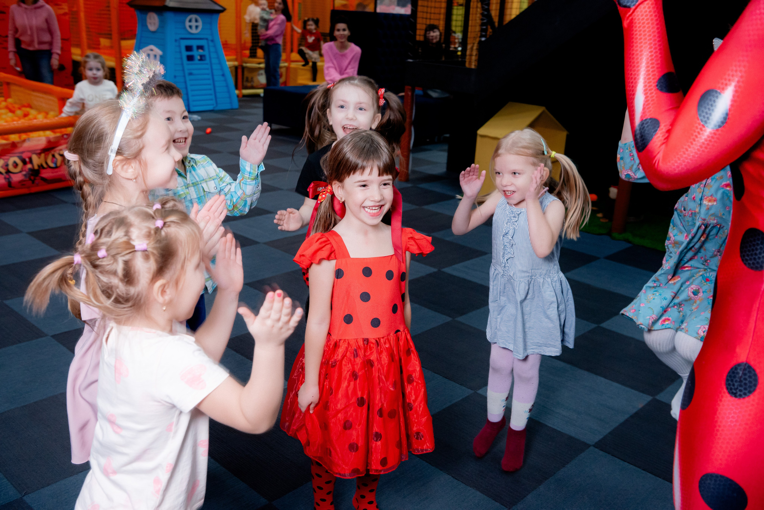 ДР в Локо Мотив Аниматоры Леди Баг. Фотограф в Волгограде и Волжском Александр Горбань