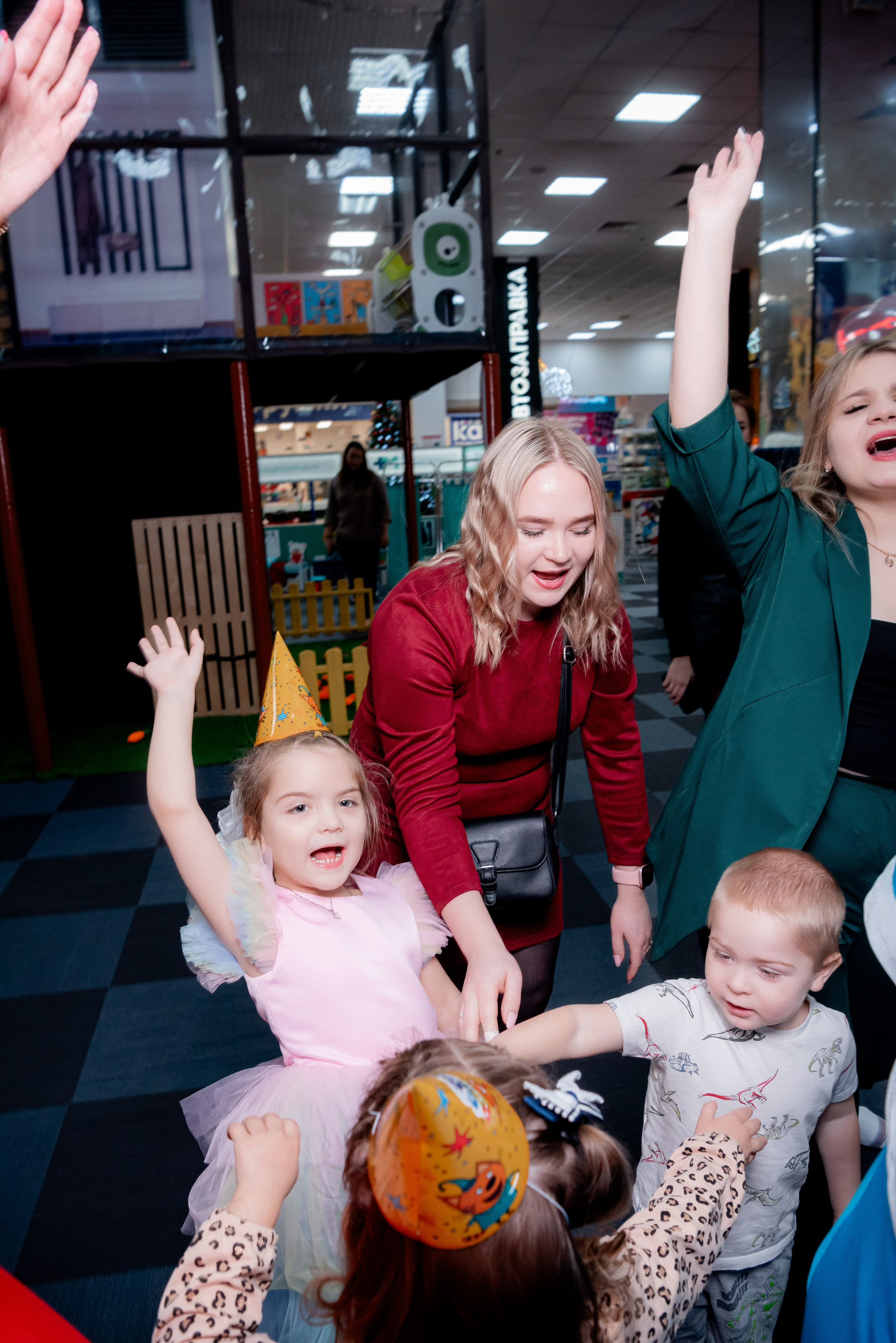 ДР В Локо Мотив Аниматоры Три кота. Фотограф в Волгограде и Волжском Александр Горбань