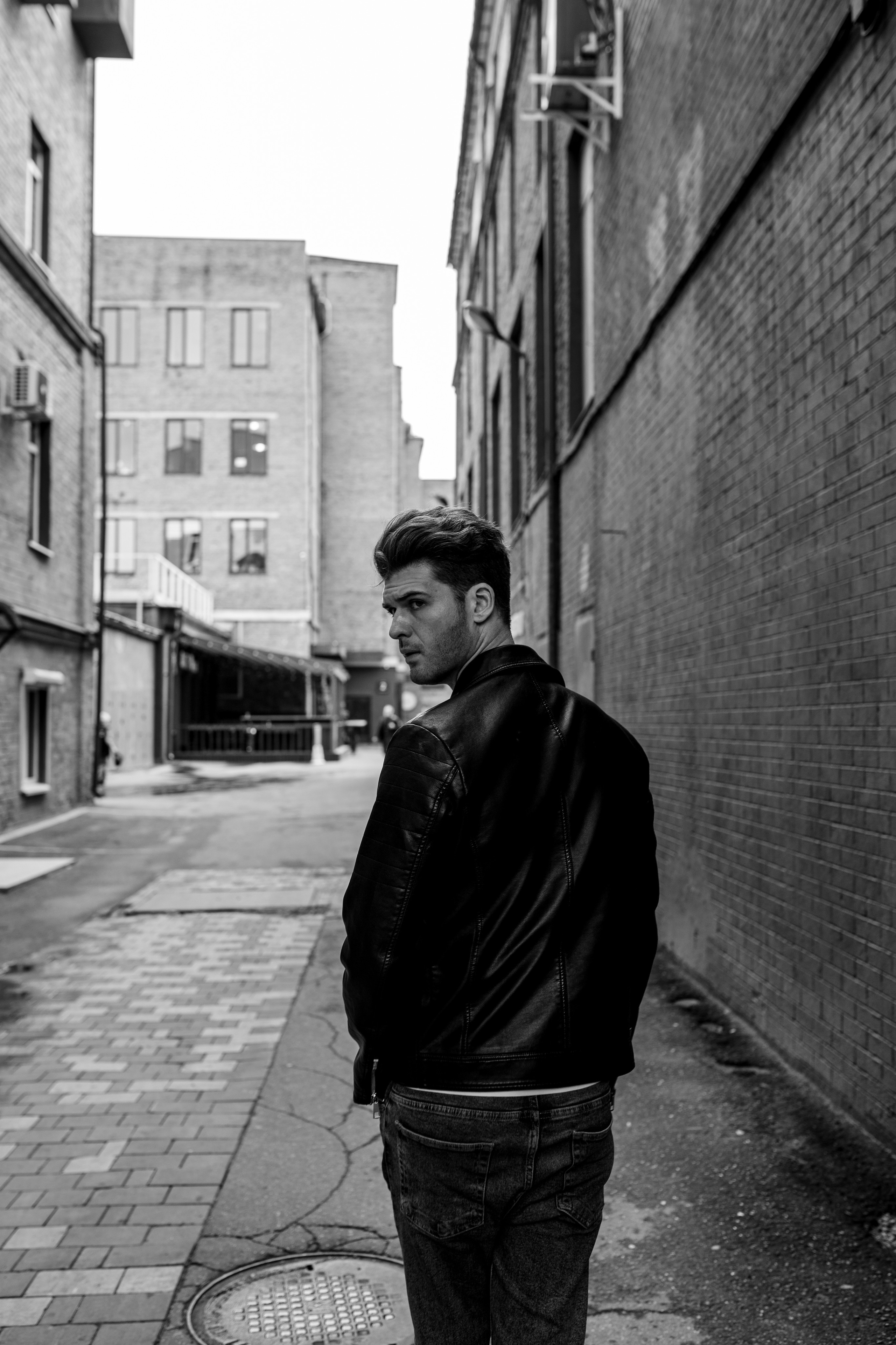 Фотосессия актёра Владислава Картамышева в арт-пространстве Флакон. Фотограф в Москве Анна Яковлева