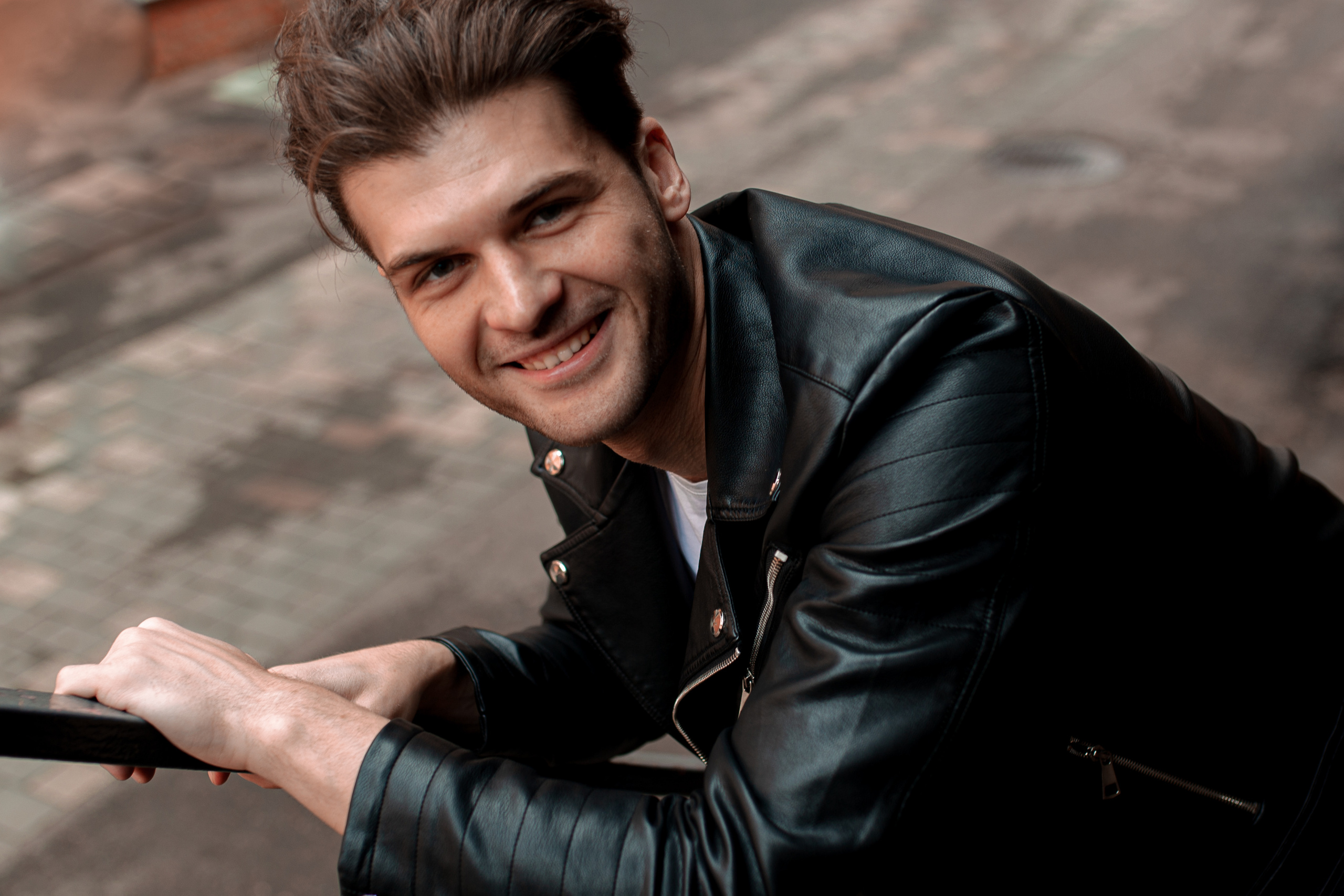 Фотосессия актёра Владислава Картамышева в арт-пространстве Флакон. Фотограф в Москве Анна Яковлева