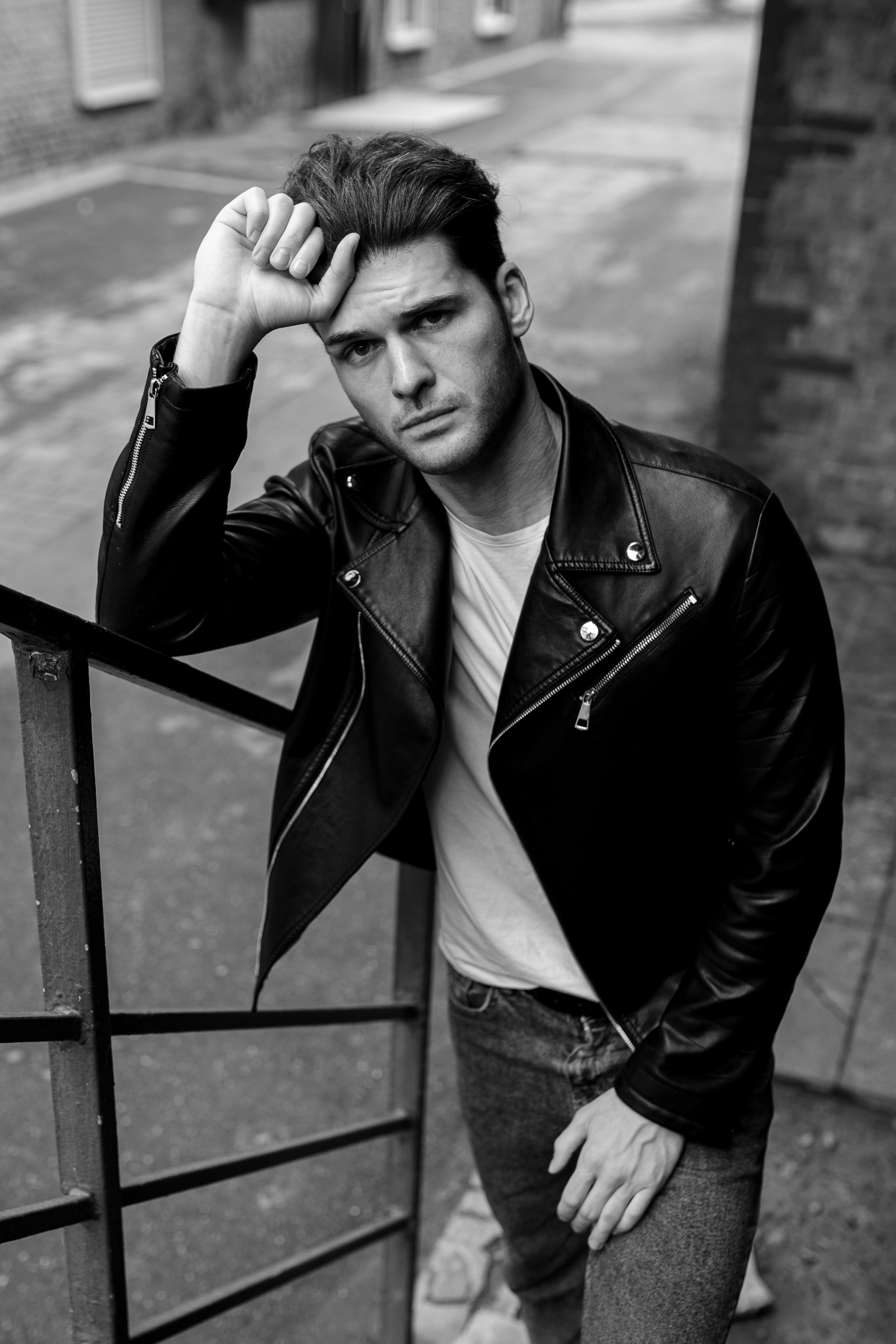 Фотосессия актёра Владислава Картамышева в арт-пространстве Флакон. Фотограф в Москве Анна Яковлева