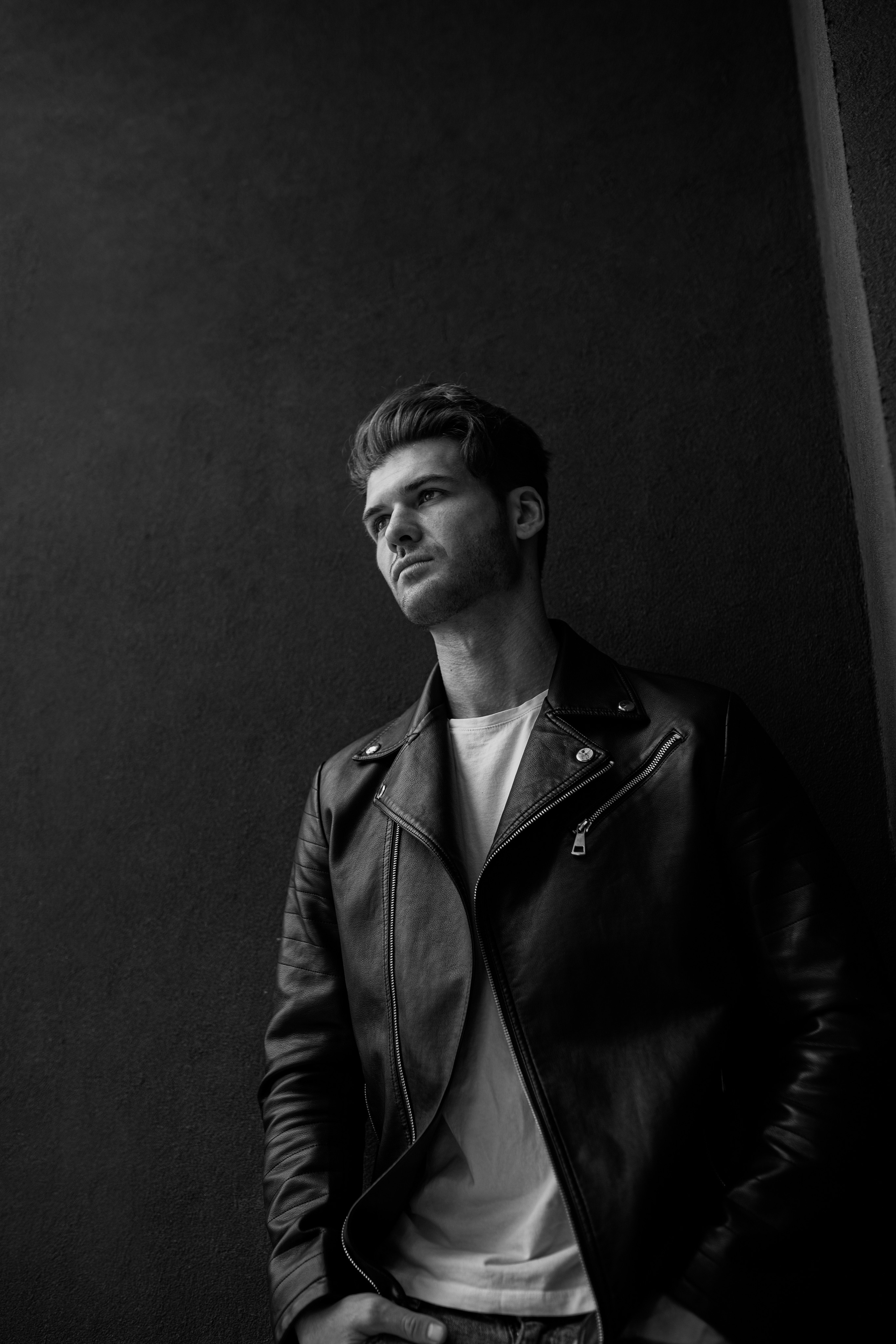 Фотосессия актёра Владислава Картамышева в арт-пространстве Флакон. Фотограф в Москве Анна Яковлева