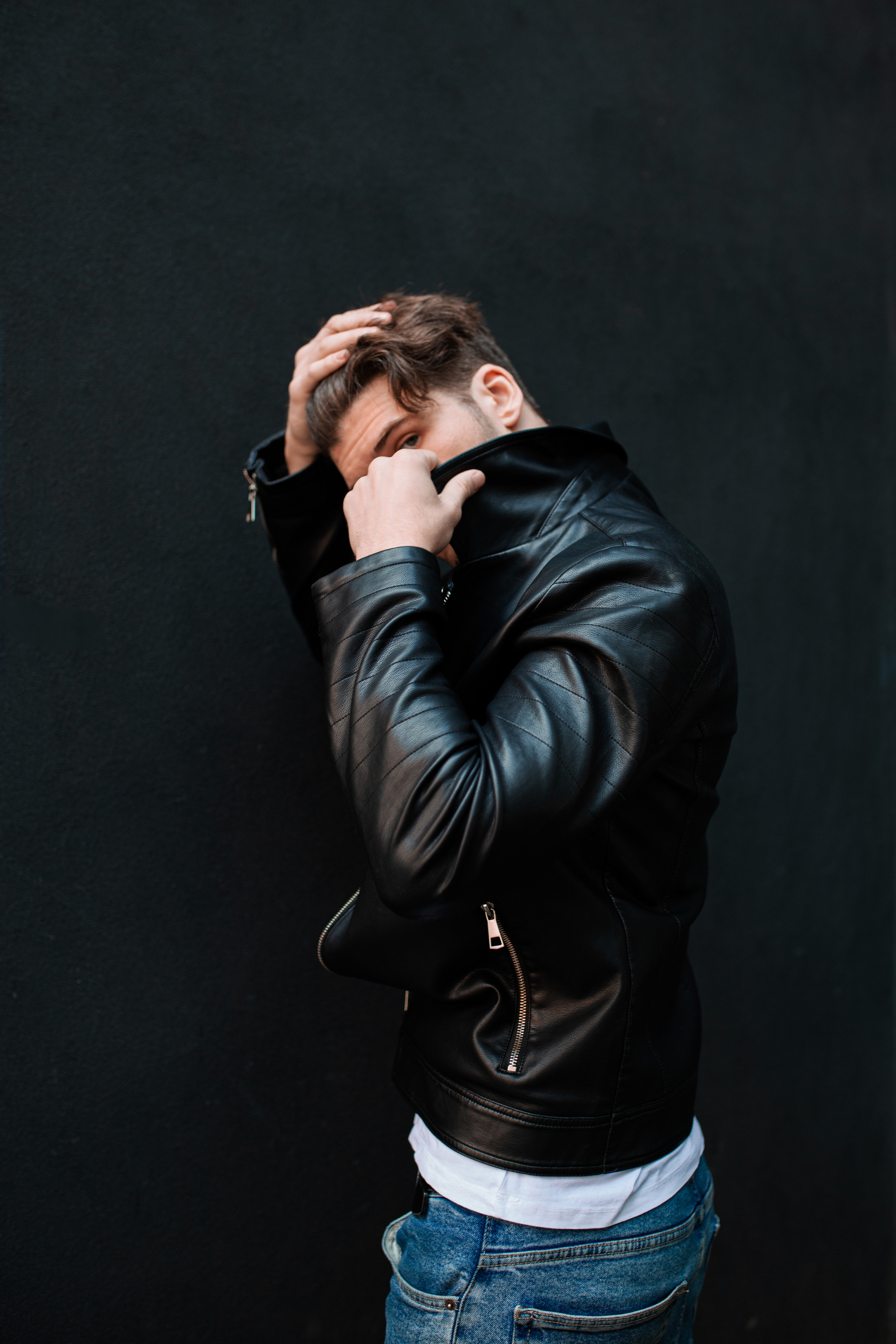 Фотосессия актёра Владислава Картамышева в арт-пространстве Флакон. Фотограф в Москве Анна Яковлева