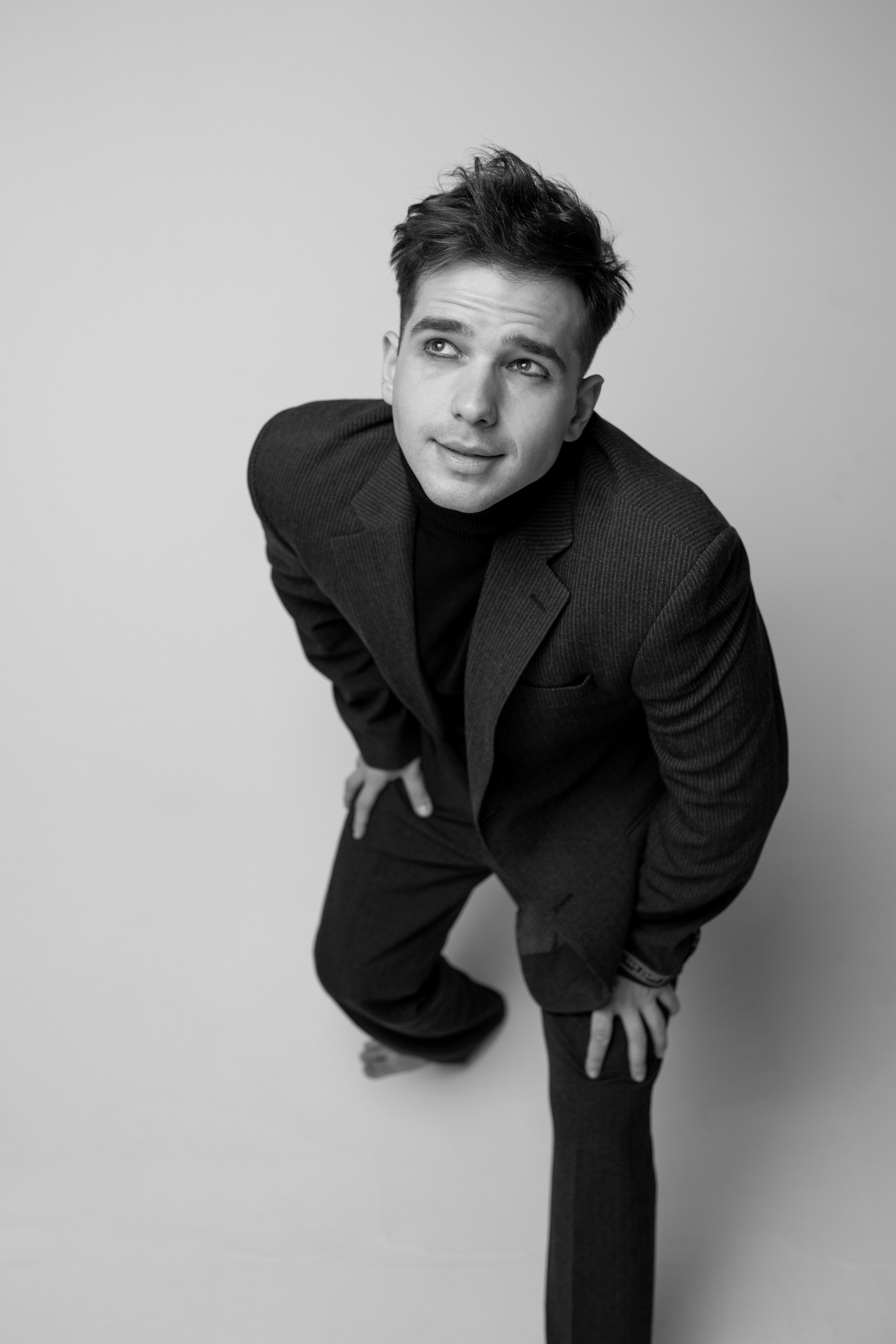 Фотосессия актёра Владислава Чербаева в студии с противогазом и без. Фотограф в Москве Анна Яковлева