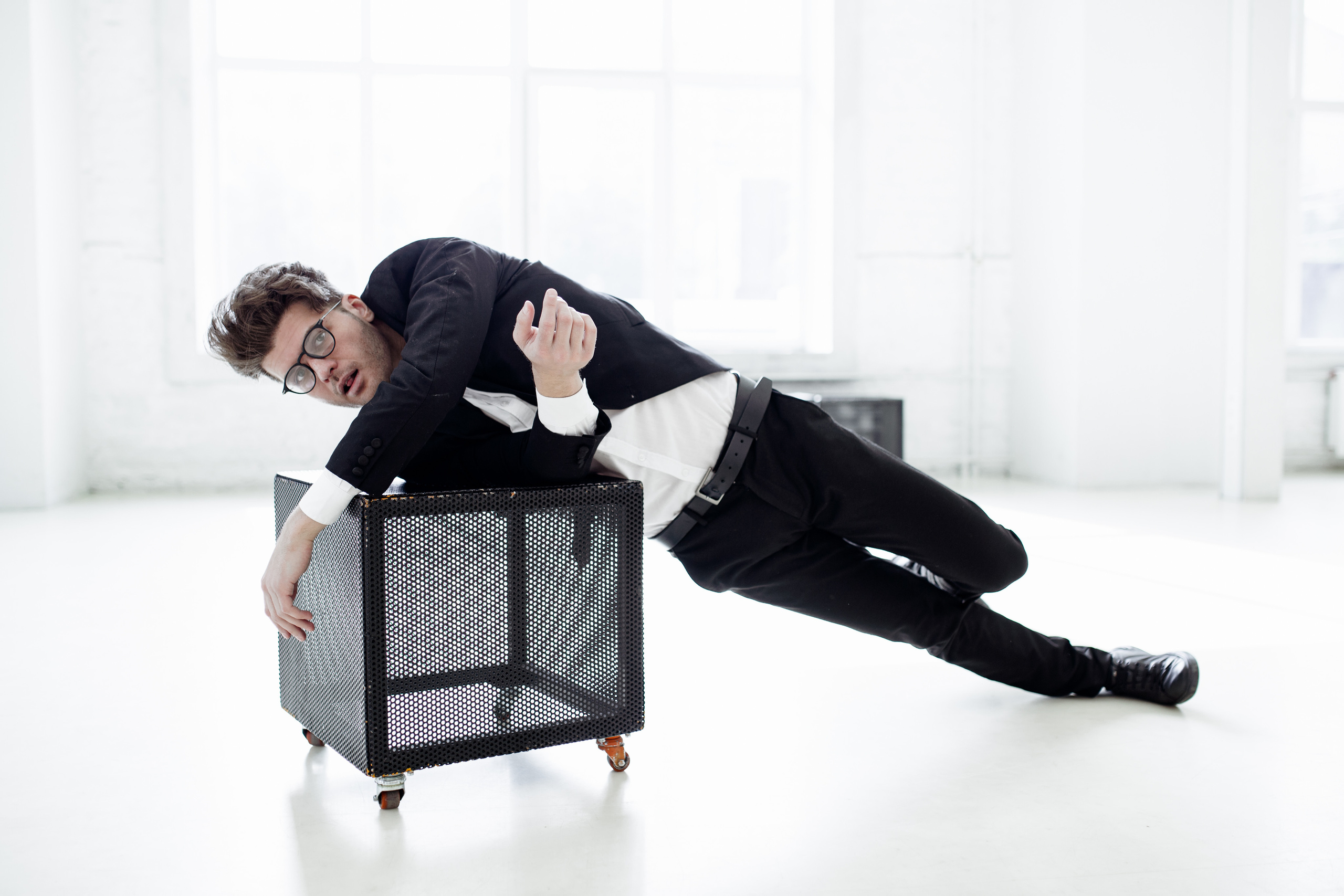 Фотосессия актёра Владислава Картамышева в арт-пространстве Флакон. Фотограф в Москве Анна Яковлева