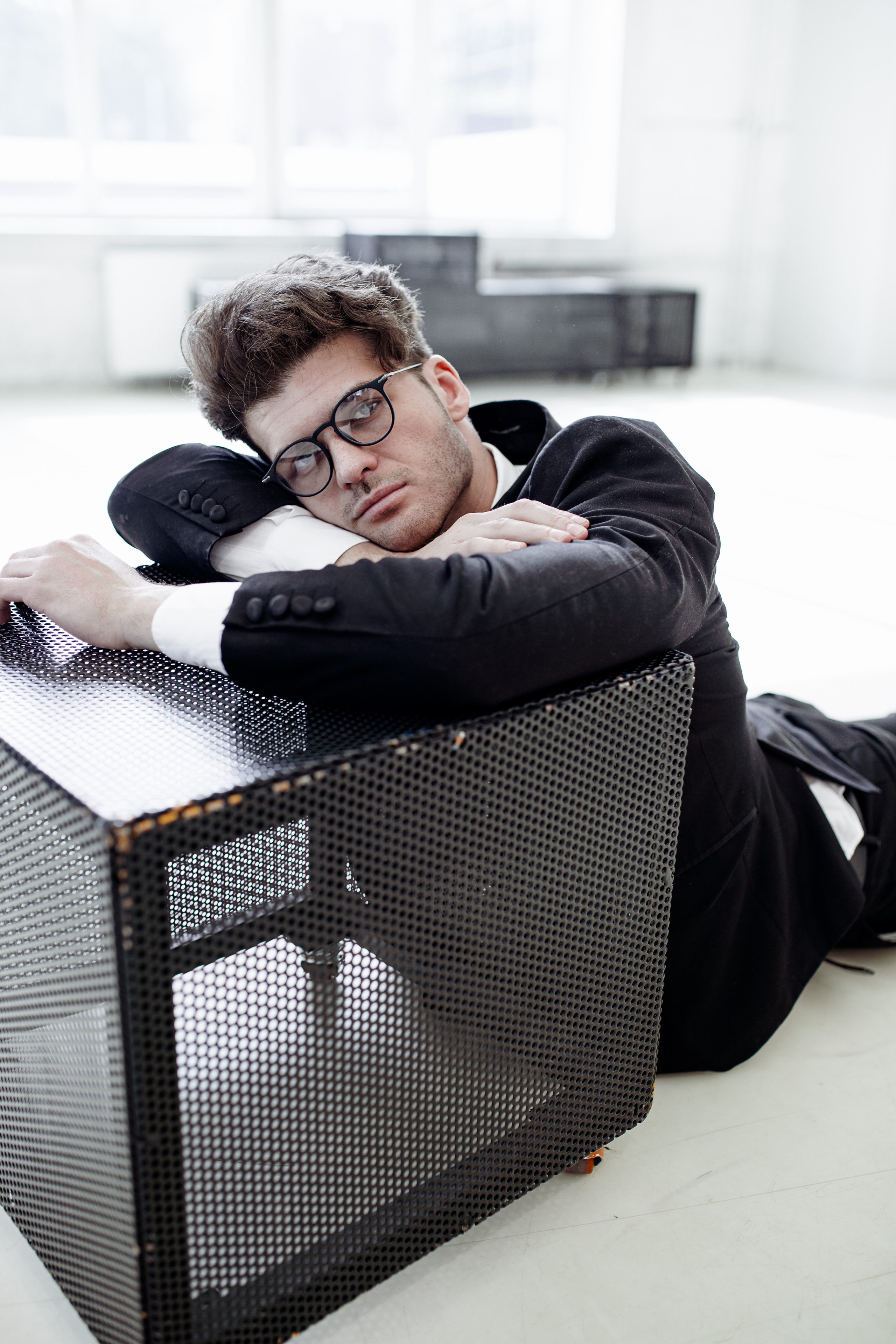 Фотосессия актёра Владислава Картамышева в арт-пространстве Флакон. Фотограф в Москве Анна Яковлева