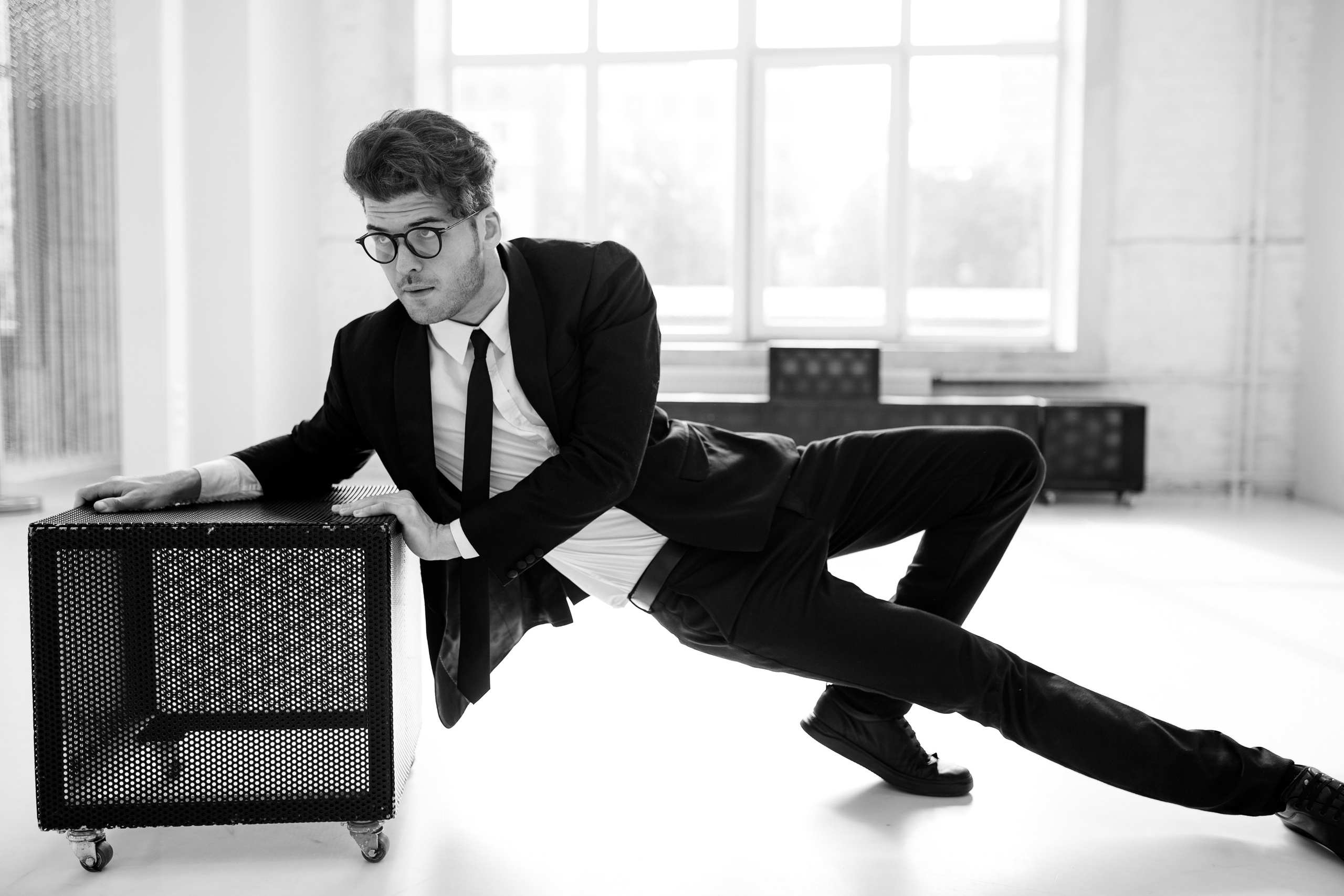 Фотосессия актёра Владислава Картамышева в арт-пространстве Флакон. Фотограф в Москве Анна Яковлева