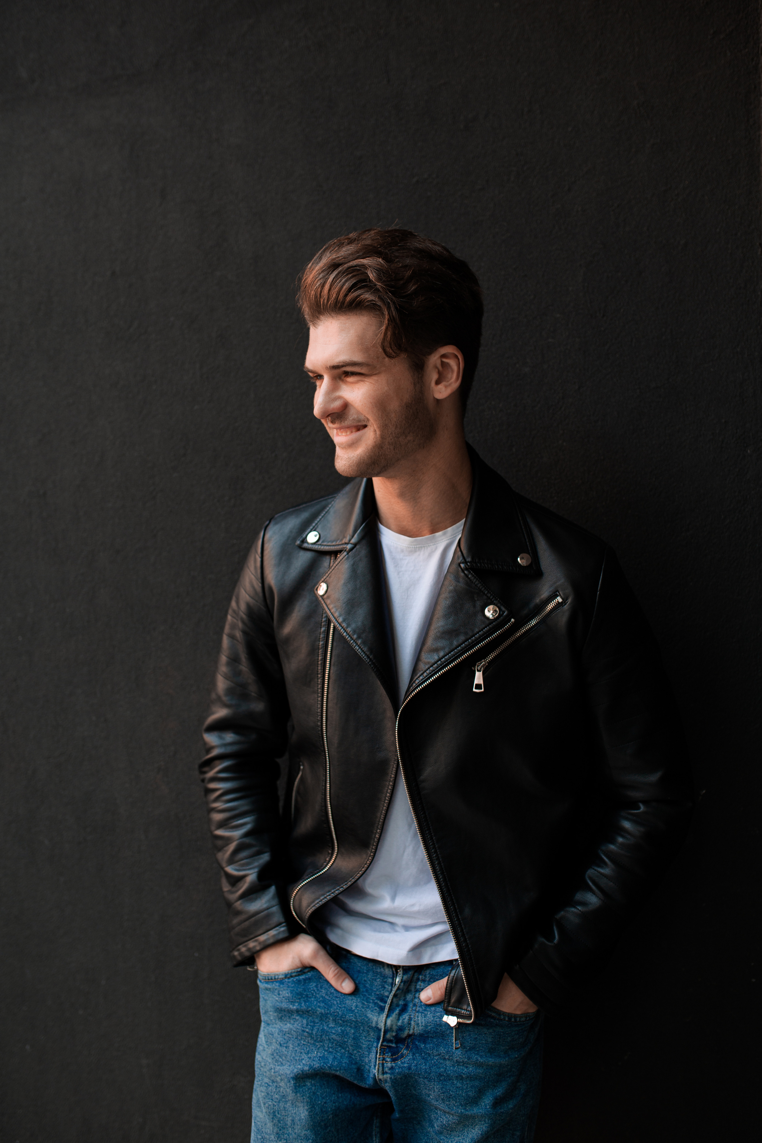 Фотосессия актёра Владислава Картамышева в арт-пространстве Флакон. Фотограф в Москве Анна Яковлева