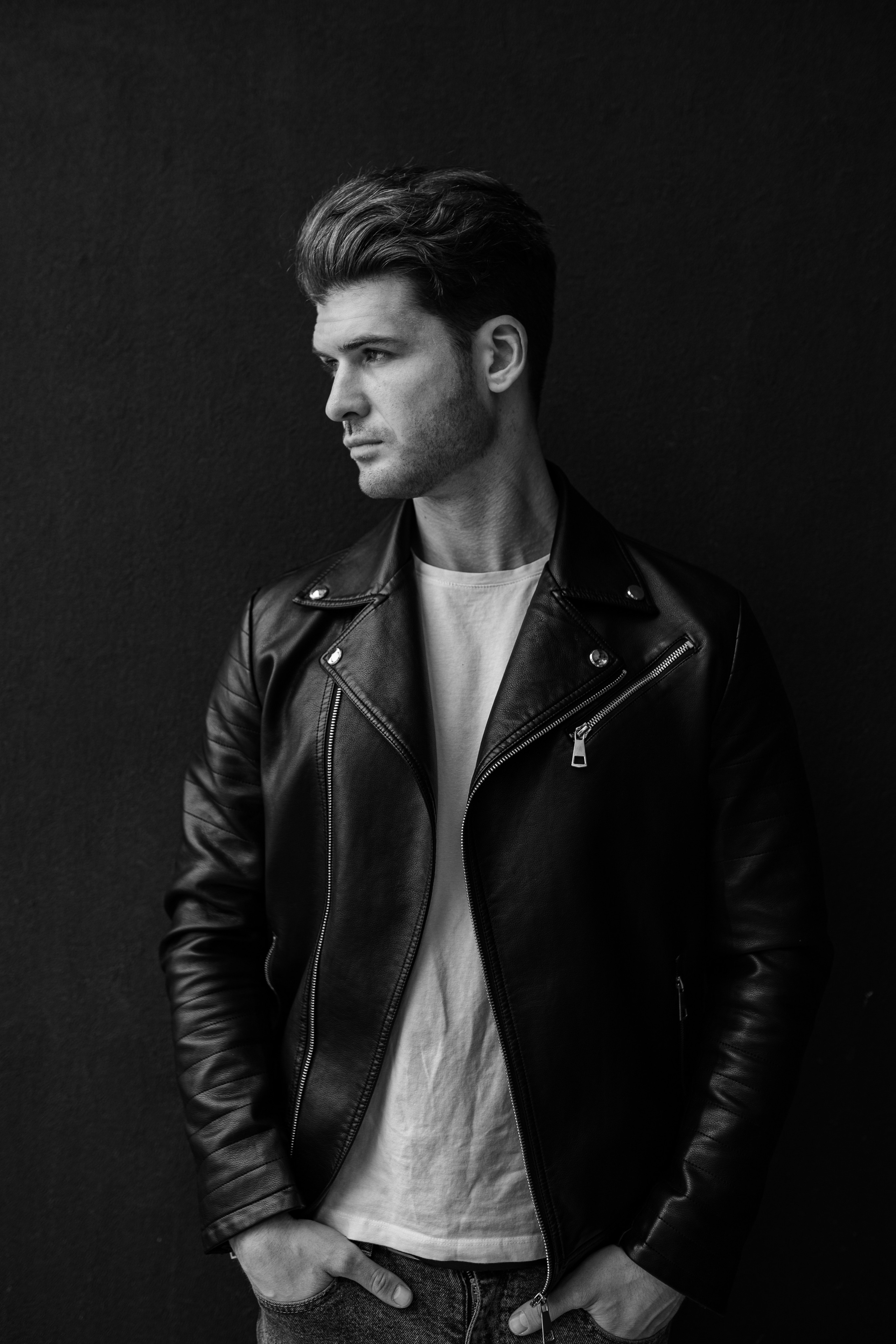 Фотосессия актёра Владислава Картамышева в арт-пространстве Флакон. Фотограф в Москве Анна Яковлева