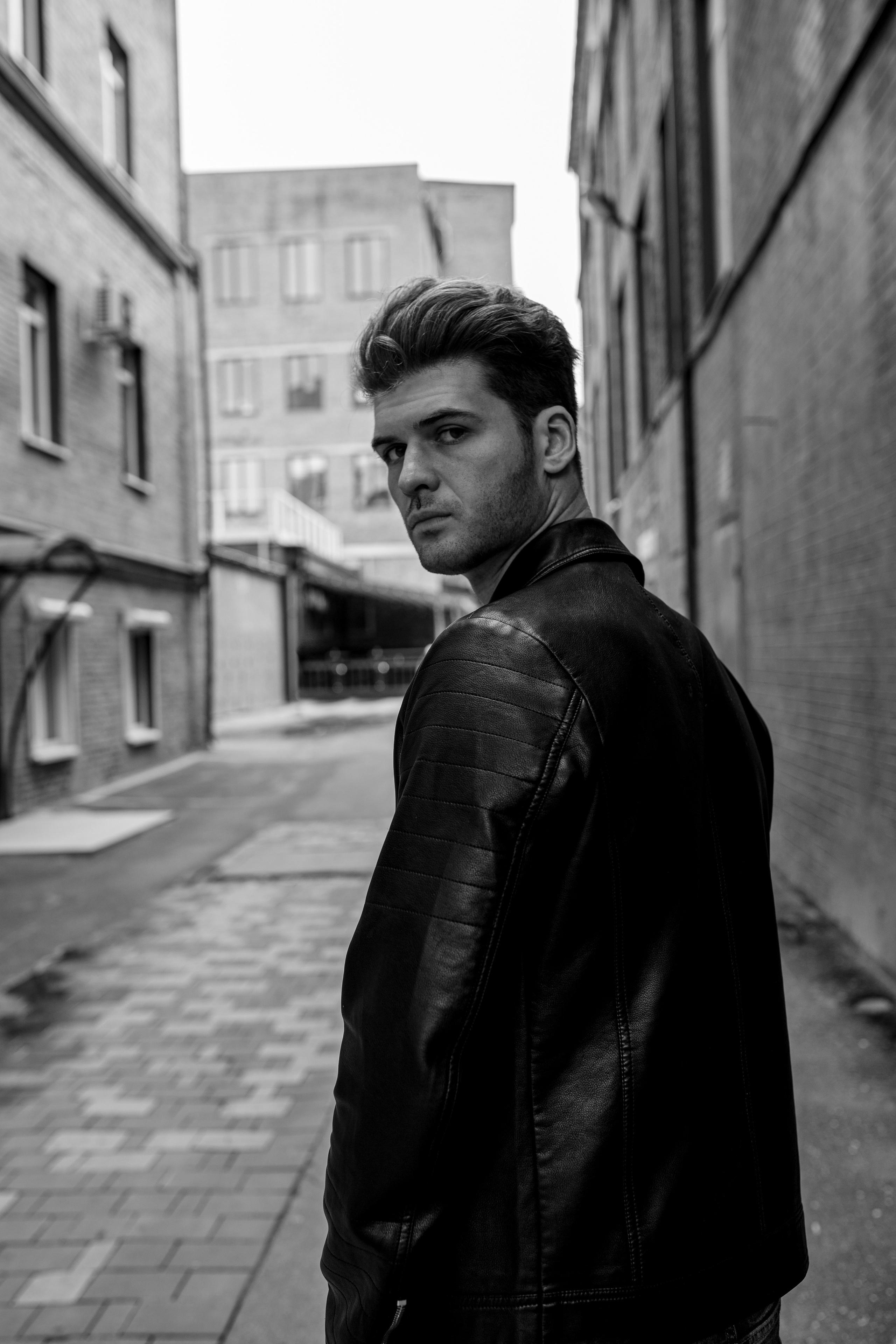 Фотосессия актёра Владислава Картамышева в арт-пространстве Флакон. Фотограф в Москве Анна Яковлева