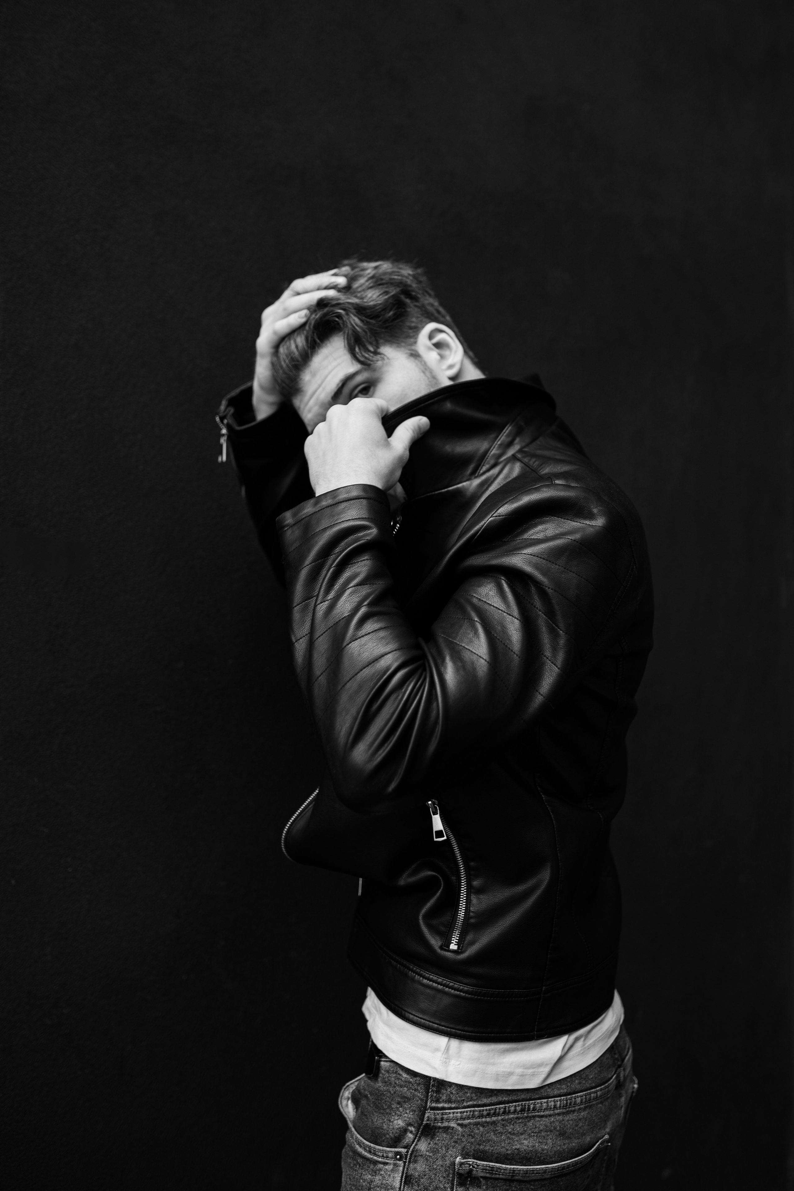 Фотосессия актёра Владислава Картамышева в арт-пространстве Флакон. Фотограф в Москве Анна Яковлева