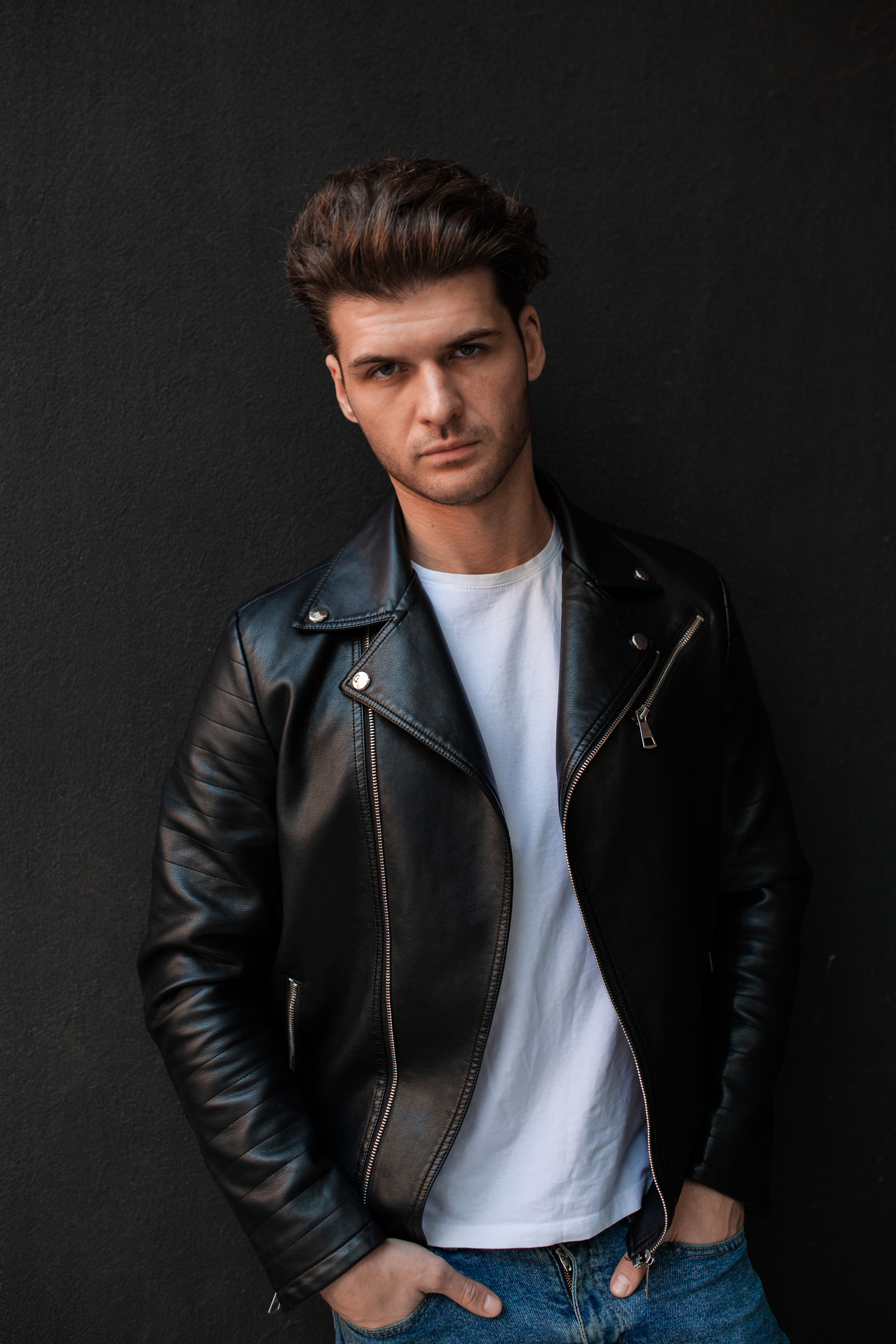 Фотосессия актёра Владислава Картамышева в арт-пространстве Флакон. Фотограф в Москве Анна Яковлева